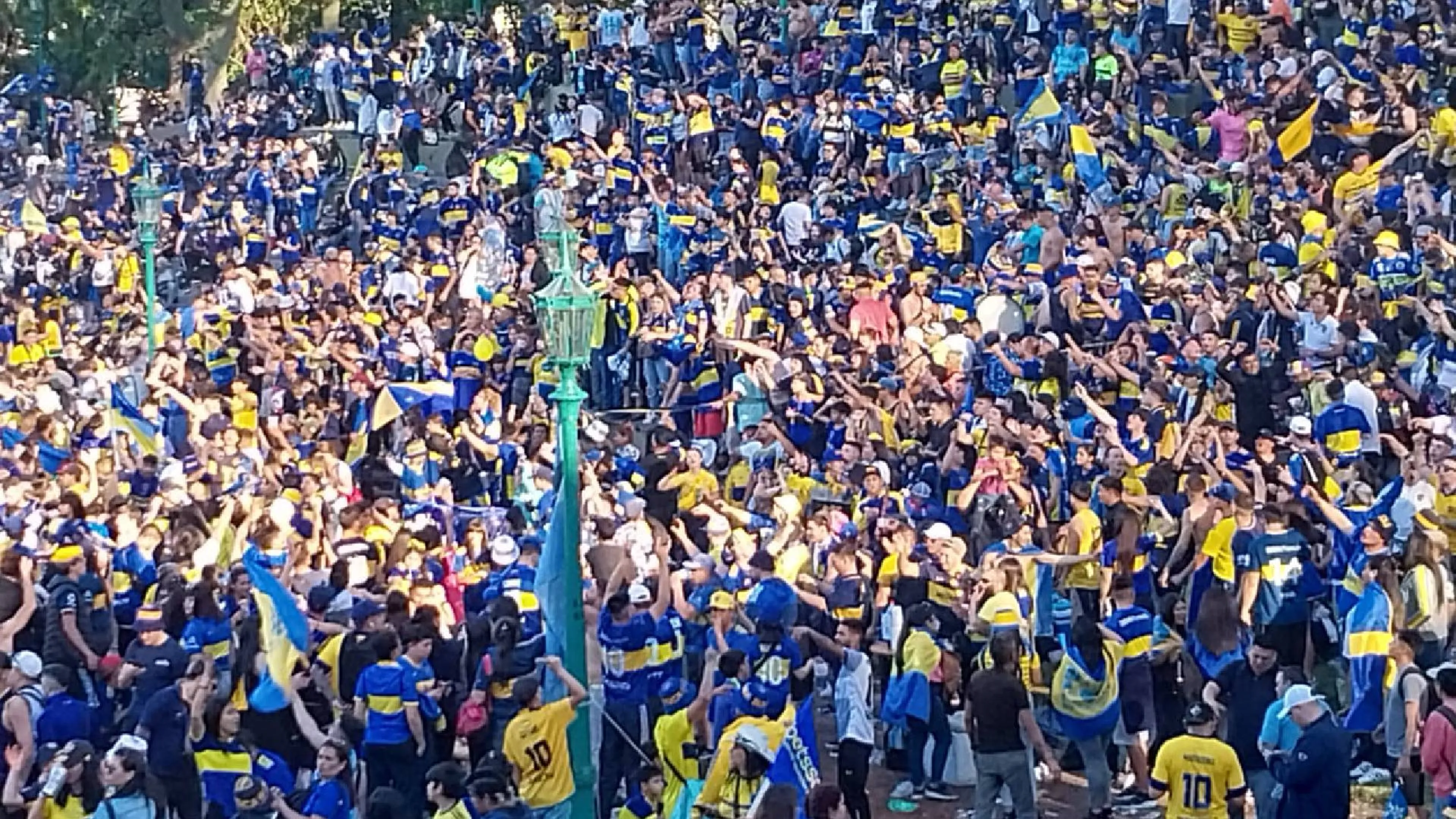 Copertina di Tifosi del Boca esplodono al gol, ma ha segnato la Fluminense! L'incredibile equivoco (VIDEO)