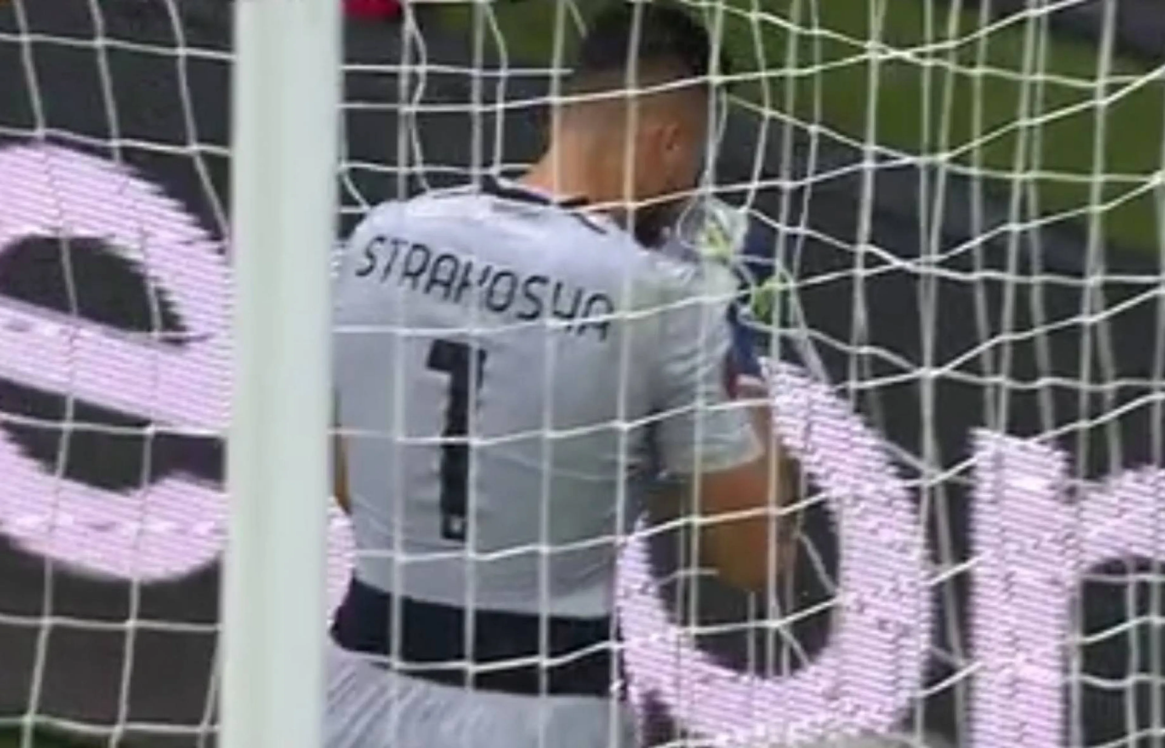 Copertina di Lo splendido striscione dei tifosi della Lazio per Strakosha
