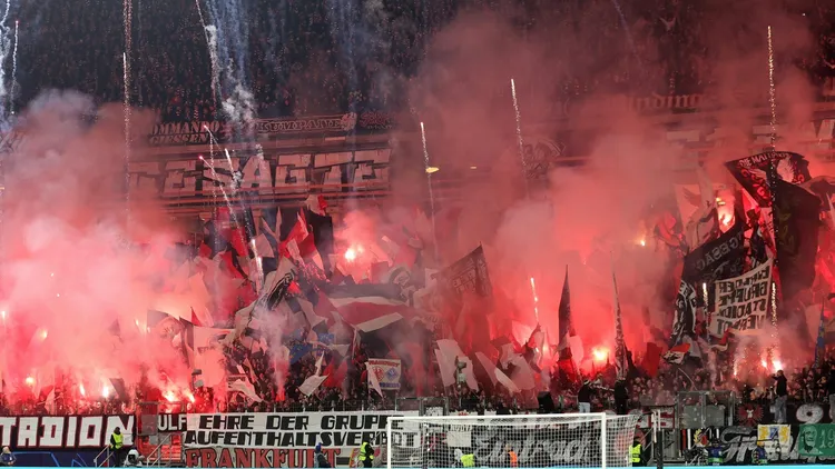/images/t/i/f/tifosi-eintracht-1.jpg