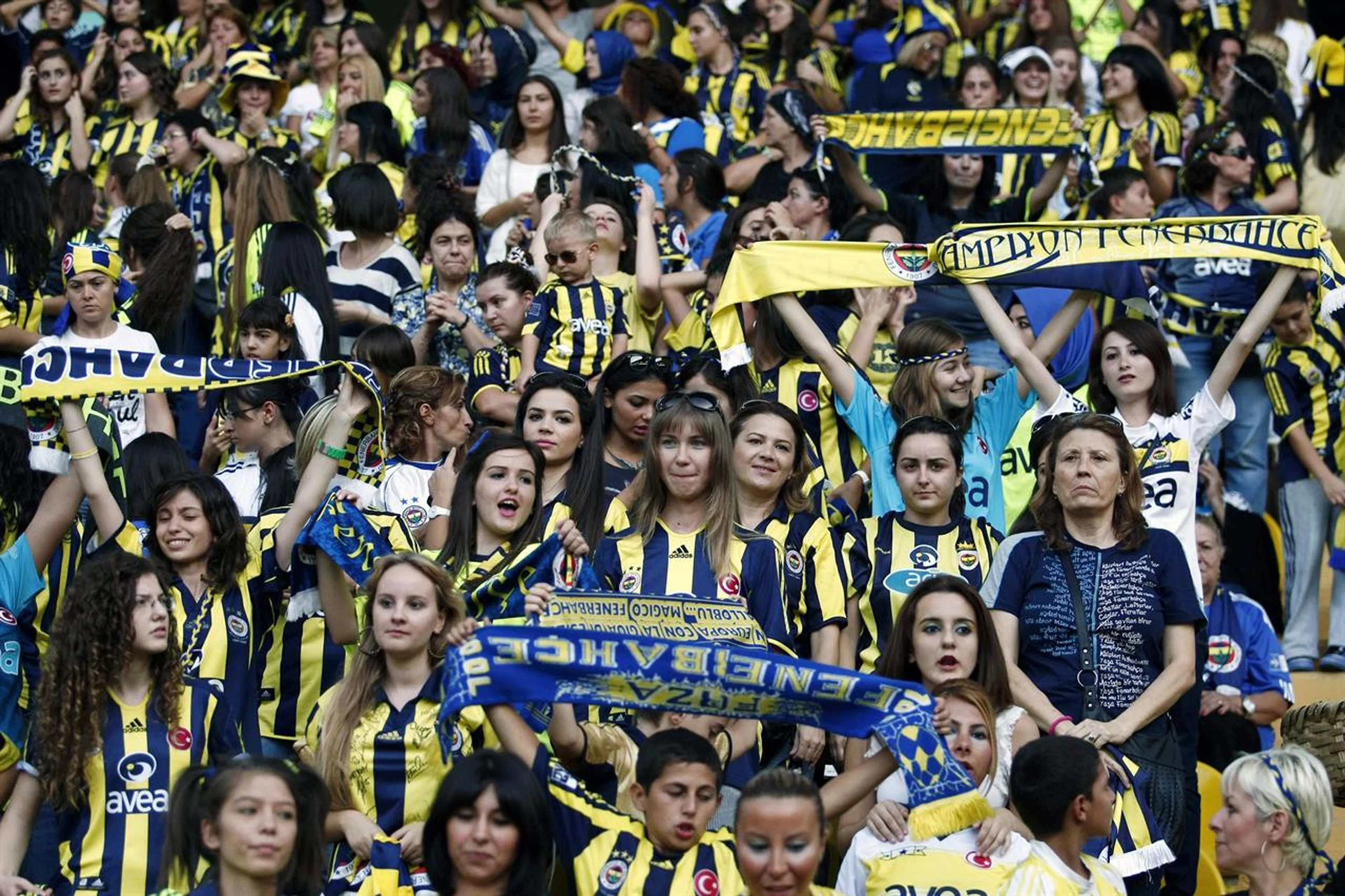 Copertina di Quando un goal allo scadere può costarti la vita: tifoso del Fenerbahce muore per la troppa emozione