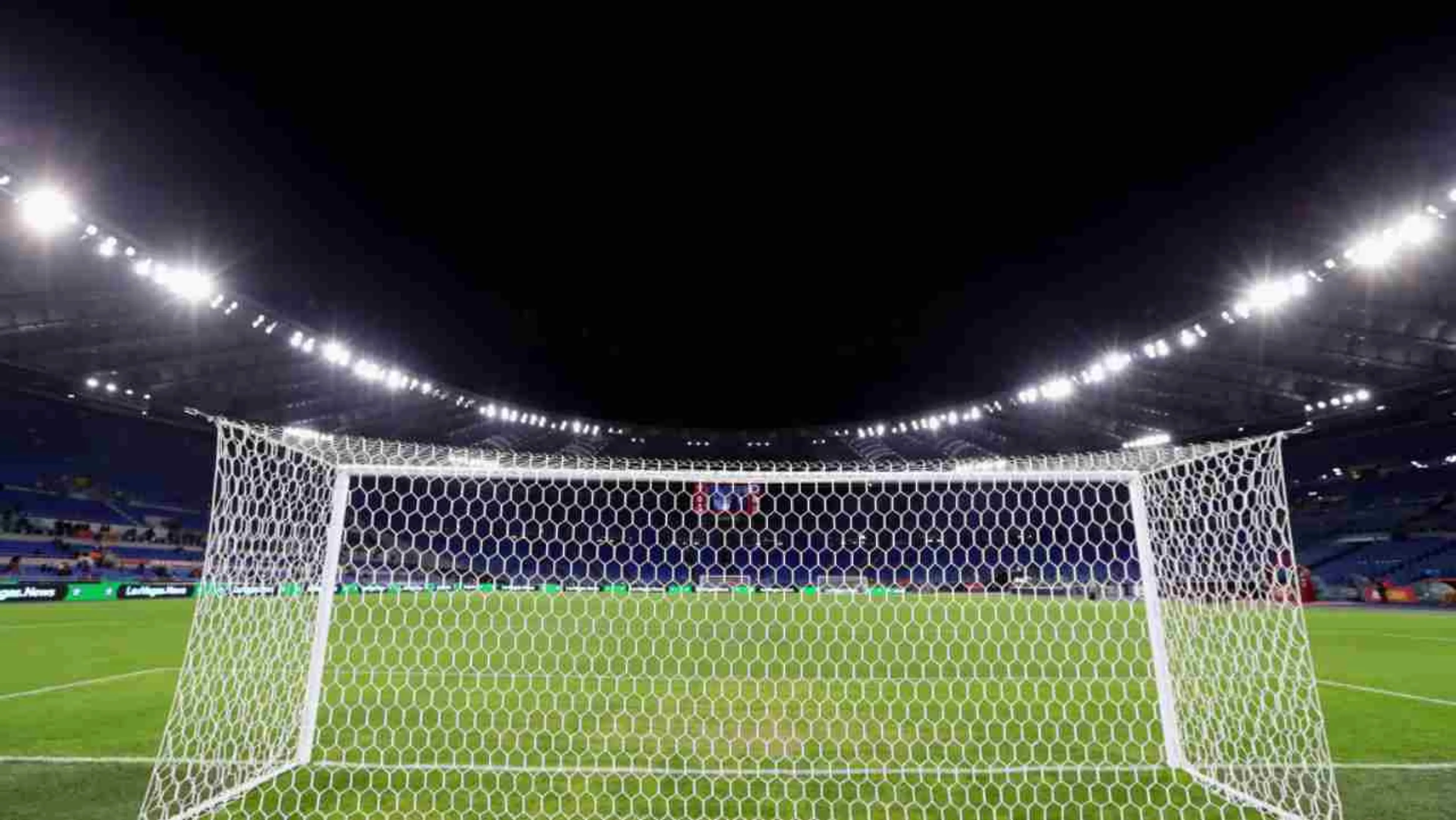 Copertina di Terrore all’Olimpico: in Curva Sud tifoso in arresto cardiaco. Stadio ammutolito