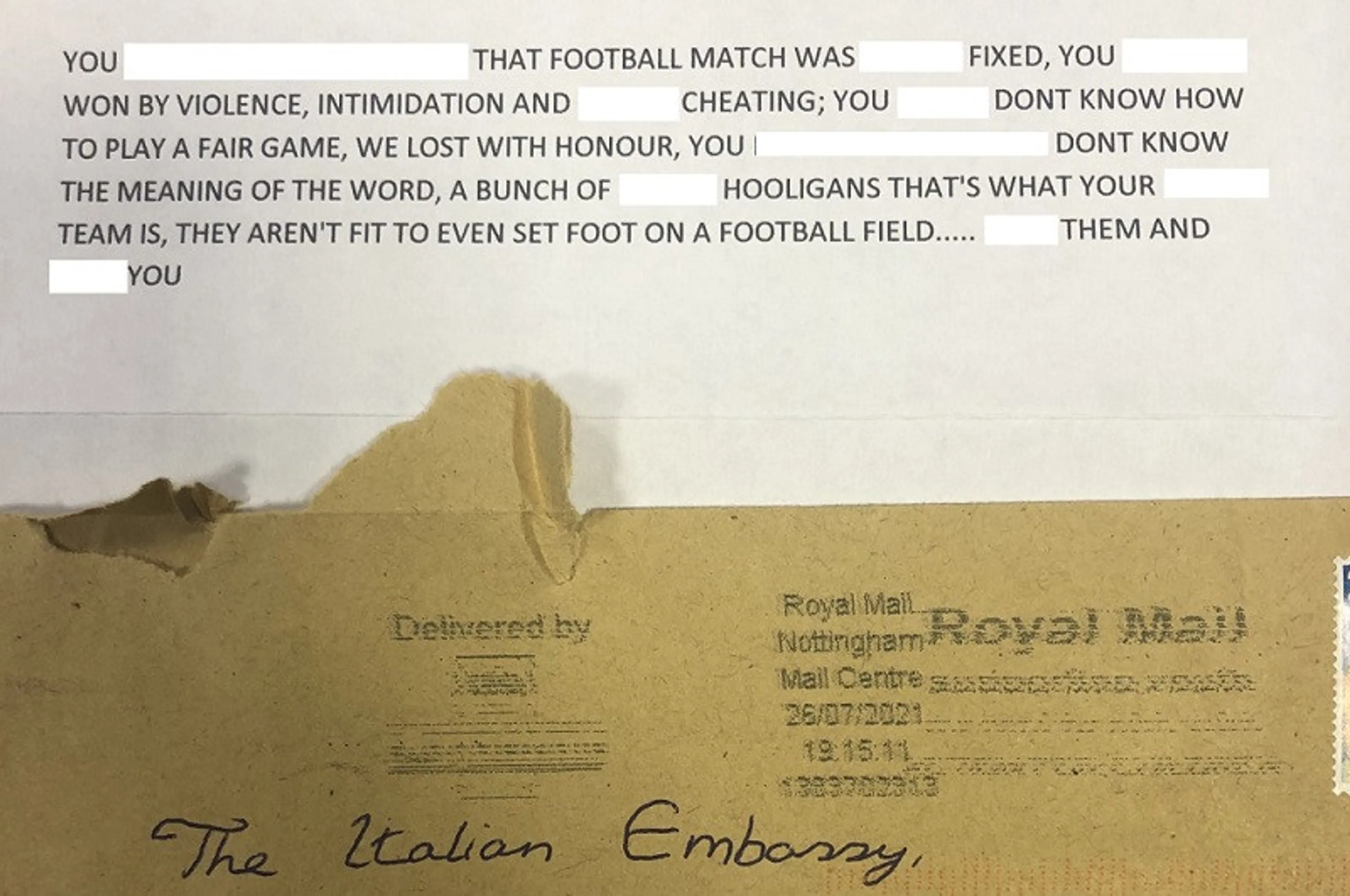 Copertina di Tifoso inglese scrive ad ambasciata italiana: “Bastardi, avete truccato la finale”