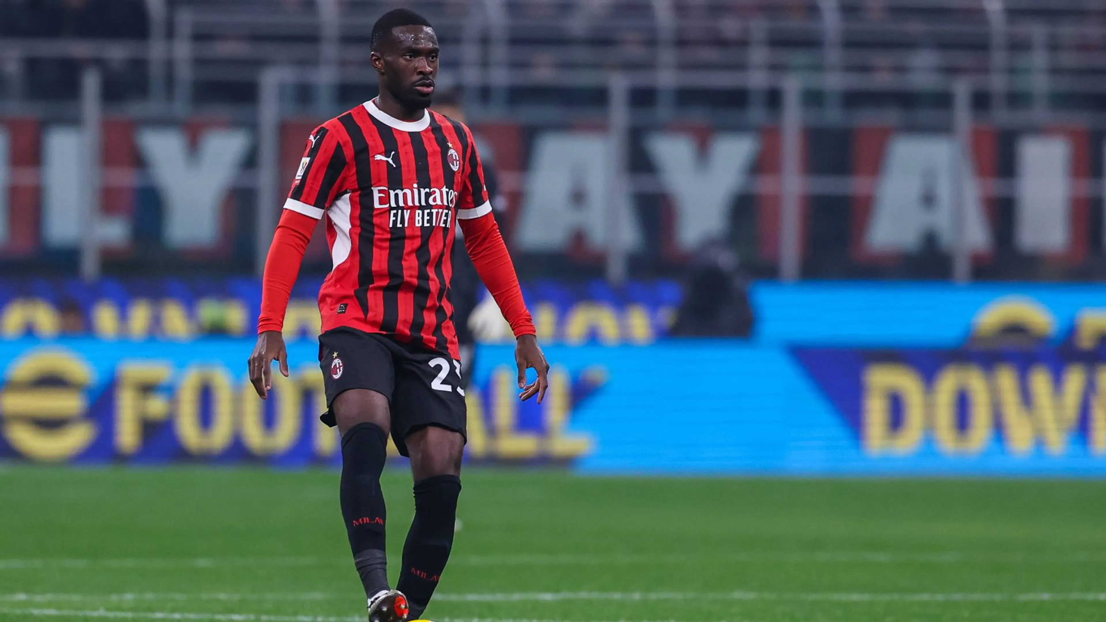 Copertina di La Juve bussa per Tomori, il Milan risponde con... Cambiaso. Cosa c'è di vero?