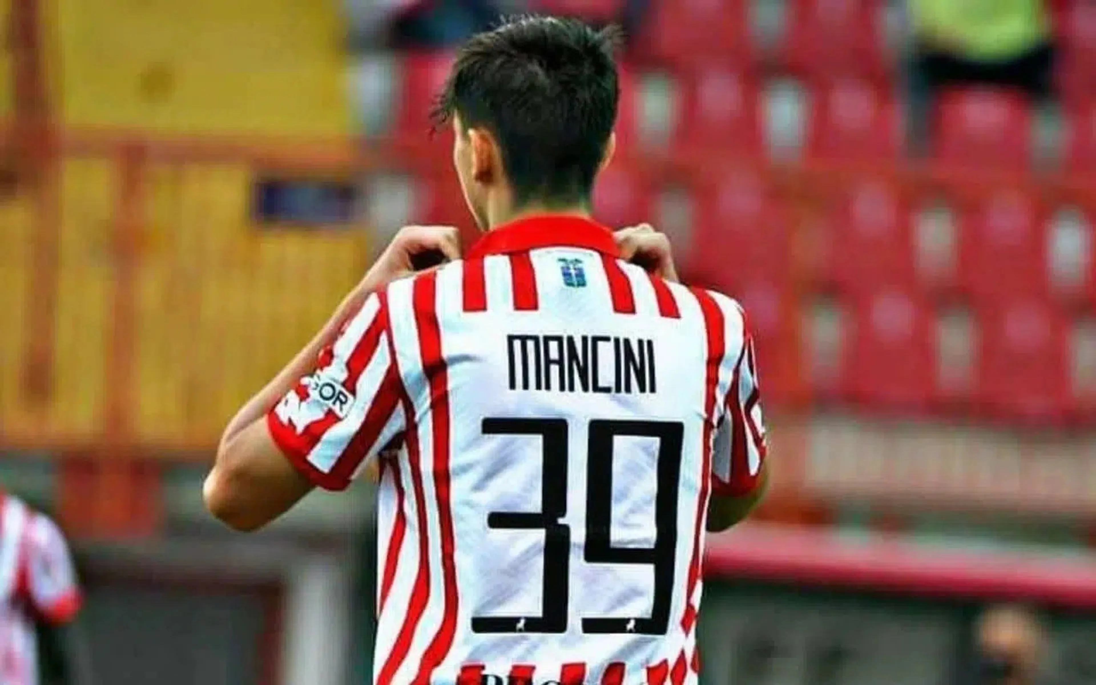 Copertina di La Juve acquista il 2004 Mancini con una maxi commissione alla famiglia? L’Aiacs protesta: “Illecito”