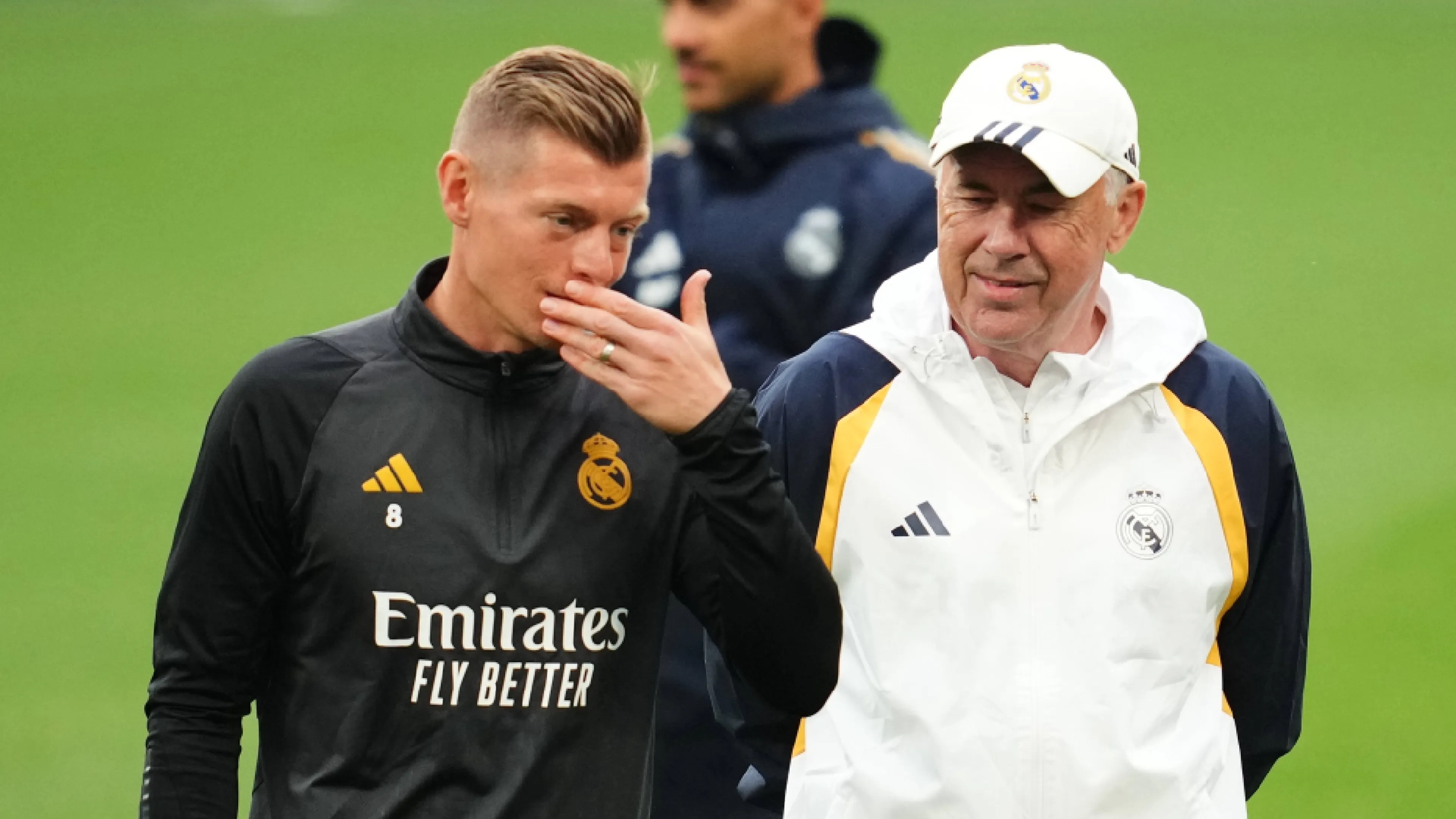 Copertina di Real Madrid, cercasi erede di Kroos: nel mirino un giocatore della Juve