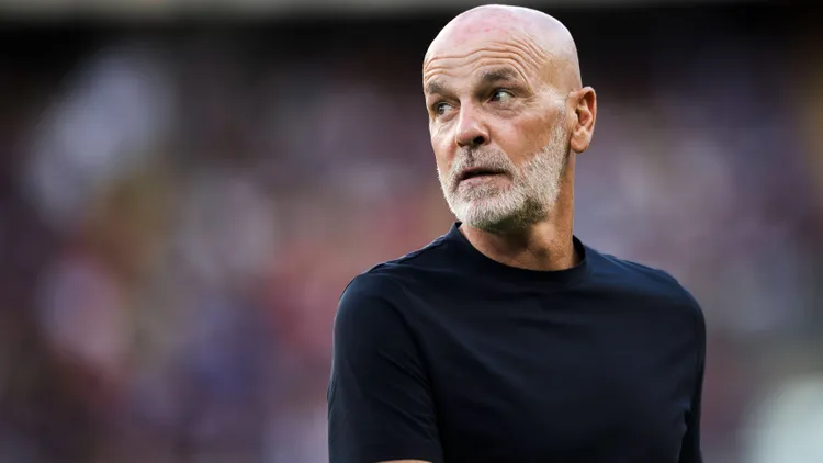 /images/t/o/r/torino-fc-v-acf-fiorentina-serie-a-stefano-pioli-head-coach-of-acf-fiorentina-looks-on-prior-to-the-serie-a-football-match-between-torino-fc-and-acf-fiorentina-turin-italy-copyright-xnicolxcampoxjpg_1757239737459.jpg