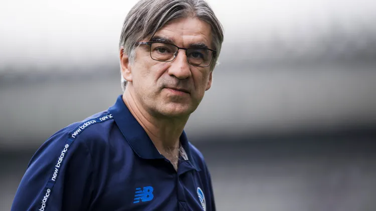 /images/t/o/r/torino-fc-v-atalanta-bc-serie-a-ivan-juric-head-coach-of-atalanta-bc-looks-on-prior-to-the-serie-a-football-match-between-torino-fc-and-atalanta-bc-turin-italy-copyright-xnicolxcampoxjpg_1759177454321.jpg