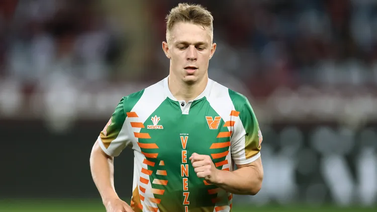 /images/t/o/r/torino-fc-venezia-fc-hans-nicolussi-caviglia-of-venezia-fc-during-warm-up-before-the-serie-a-match-beetween-torino-fc-and-venezia-fc-at-stadio-olimpico-on-may-2-2025-in-turin-italy-torino-stadio-olimpico-italy-copyright-xmarcoxcanonieroxjpg_1753173351576.jpg