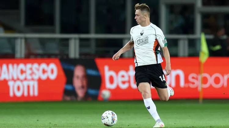 /images/t/o/r/torino-fc-venezia-fc-hans-nicolussi-caviglia-of-venezia-fc-in-action-during-the-serie-a-match-beetween-torino-fc-and-venezia-fc-at-stadio-olimpico-on-may-2-2025-in-turin-italy-torino-stadio-olimpico-italy-copyright-xmarcoxcanonieroxjpg_1750955176415.jpg