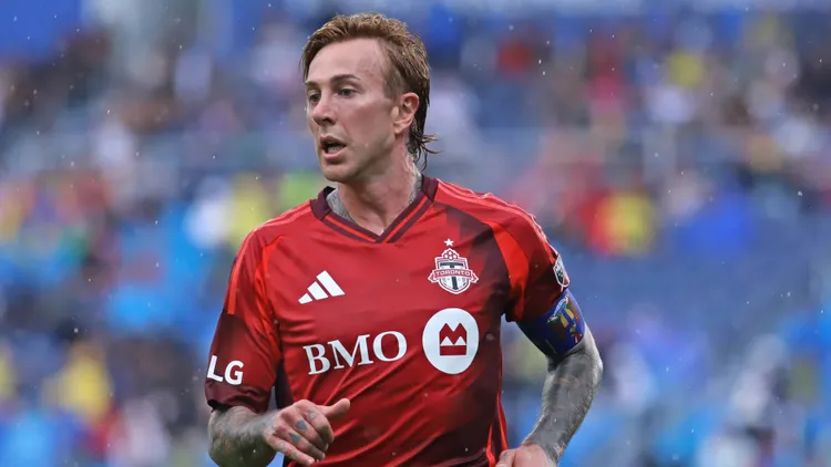 /images/t/o/r/toronto-fc-v-cf-montreal-mls-fussball-herren-usa-league-federico-bernardeschi-10-of-toronto-fc-walks-on-the-field-during-the-mls-match-between-toronto-fc-and-cf-montr-al-at-saputo-stadium-final-score-toronto-6-1-montreal-on-may-17-2025-in-montreal-canada-montreal-quebec-canada-copyright-xhoracioxzamoraxriosxjpg_1751614340823.jpg