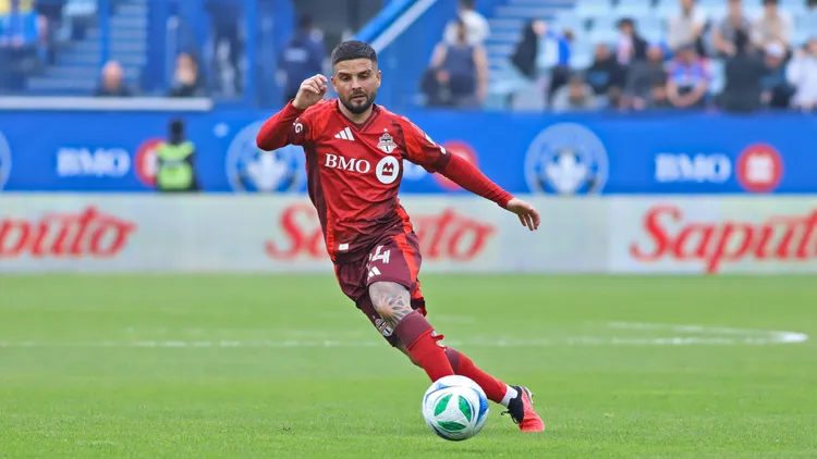/images/t/o/r/toronto-fc-v-cf-montreal-mls-fussball-herren-usa-league-lorenzo-insigne-24-of-toronto-fc-drives-the-ball-forward-during-the-mls-match-between-toronto-fc-and-cf-montr-al-at-saputo-stadium-final-score-toronto-6-1-montreal-on-may-17-2025-in-montreal-canada-montreal-quebec-canada-copyright-xhoracioxzamoraxriosxjpg_1752242444407.jpg
