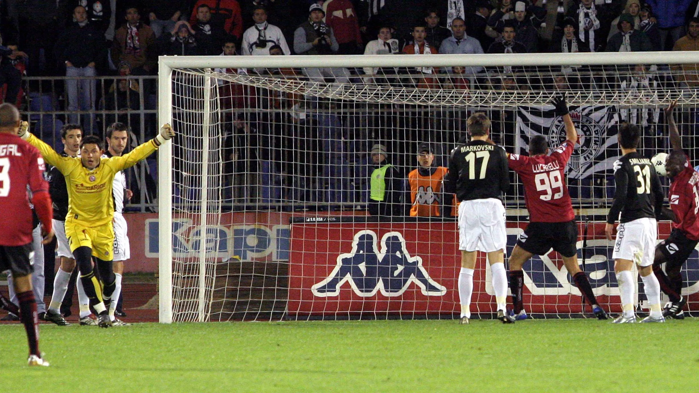Il gol di Marco Amelia con la maglia del Livorno in Coppa Uefa