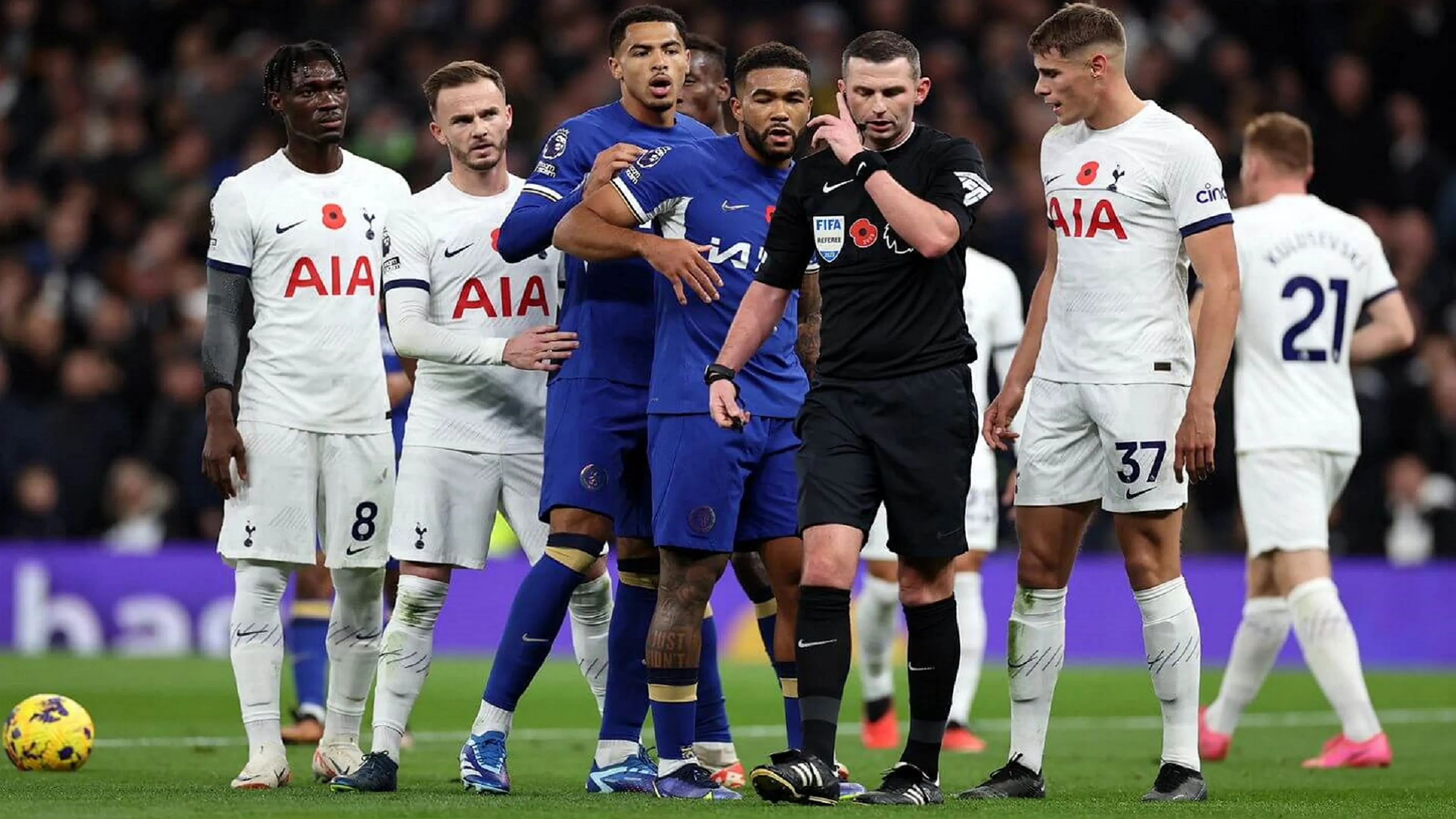 Copertina di Tottenham-Chelsea è il trionfo del fallimento del VAR. La Premier pensa all'abolizione