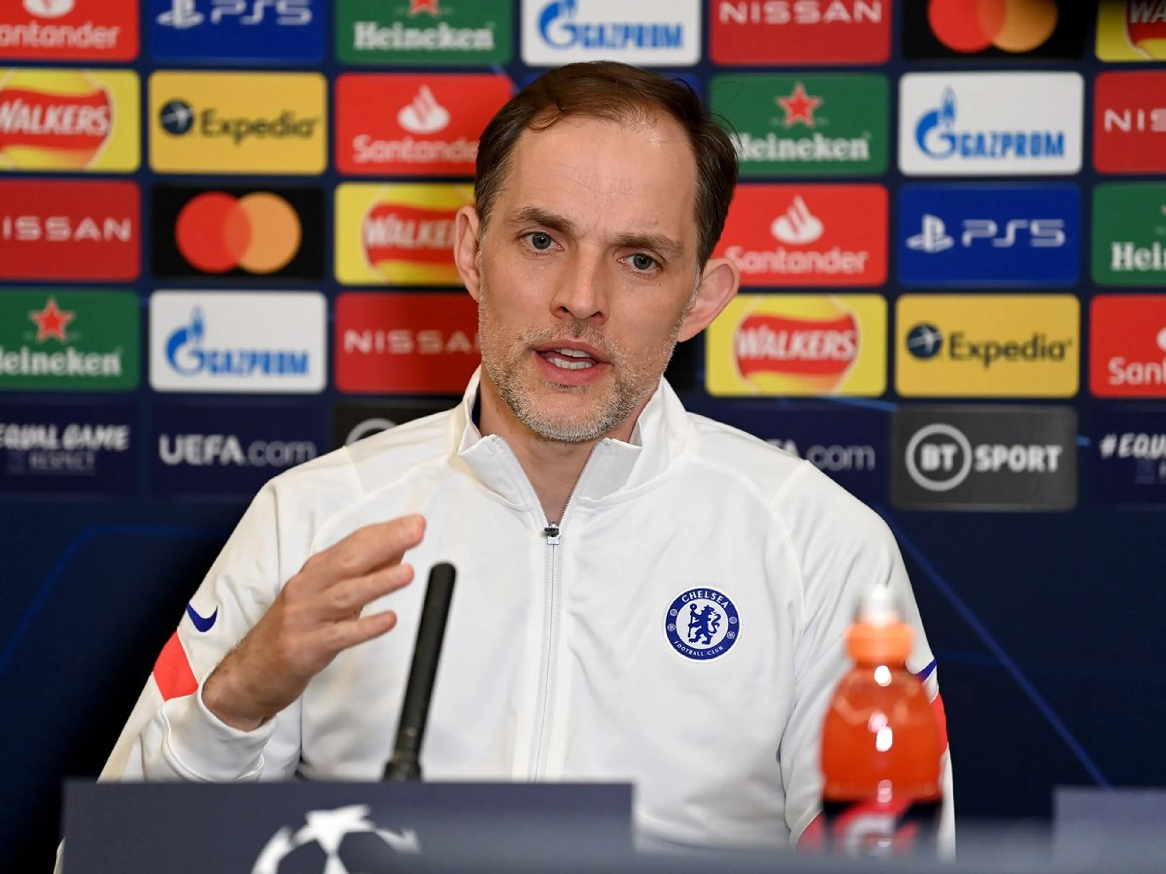 Copertina di Kanté non vaccinato, Tuchel: “Giocatori sono adulti, scelgono e si assumono le loro responsabilità”