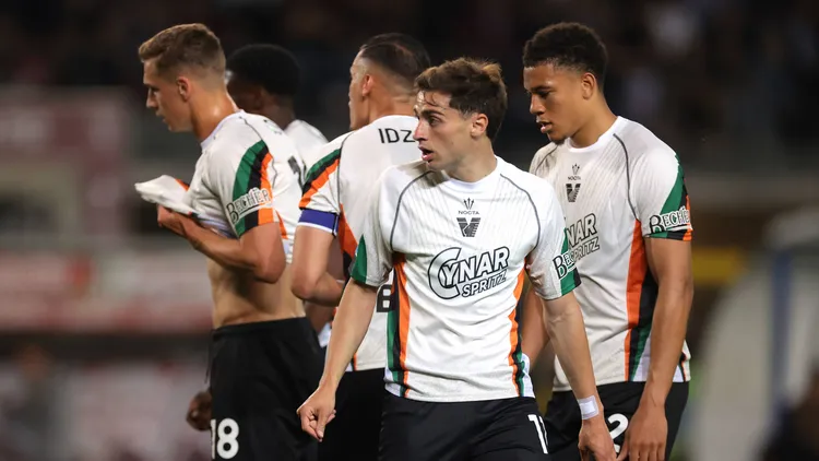 /images/t/u/r/turin-italy-2nd-may-2025-gaetano-oristanio-of-venezia-fc-looks-on-as-he-waits-with-team-mates-for-a-corner-kick-to-be-taken-during-the-torino-vs-venezia-serie-a-match-at-stadio-grande-torino-turin-picture-credit-should-read-jonathan-moscrop-sportimage-editorial-use-only-no-use-with-unauthorised-audio-video-data-fixture-lists-club-league-logos-or-live-services-online-in-match-use-limited-to-120-images-no-video-emulation-no-use-in-betting-games-or-single-club-league-player-publications-spi075jmtorovenezia-spi-3883-0074jpg_1752520455772.jpg