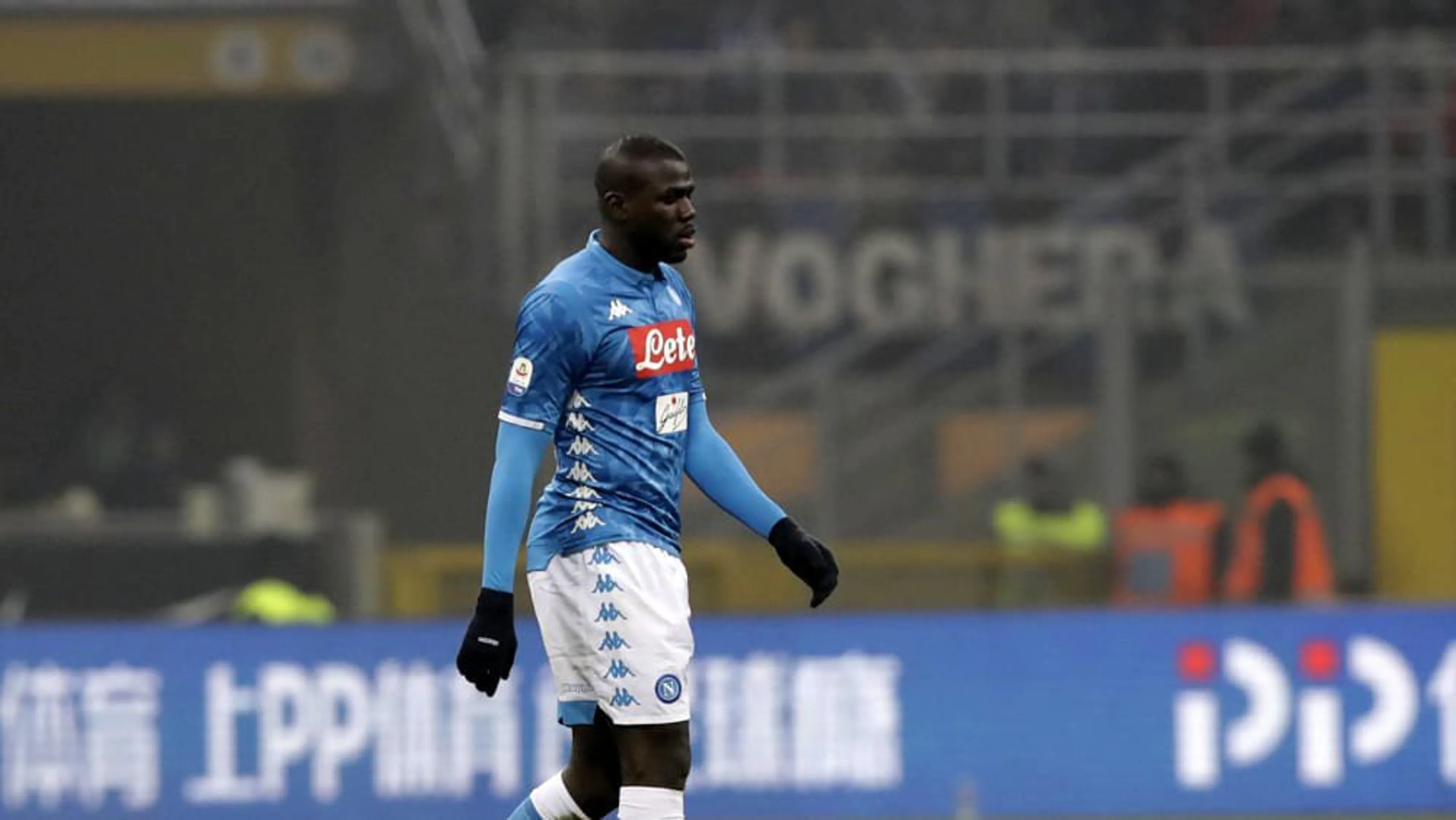 Copertina di Tutti contro Koulibaly: la Lega lo squalifica, il Napoli lo multa
