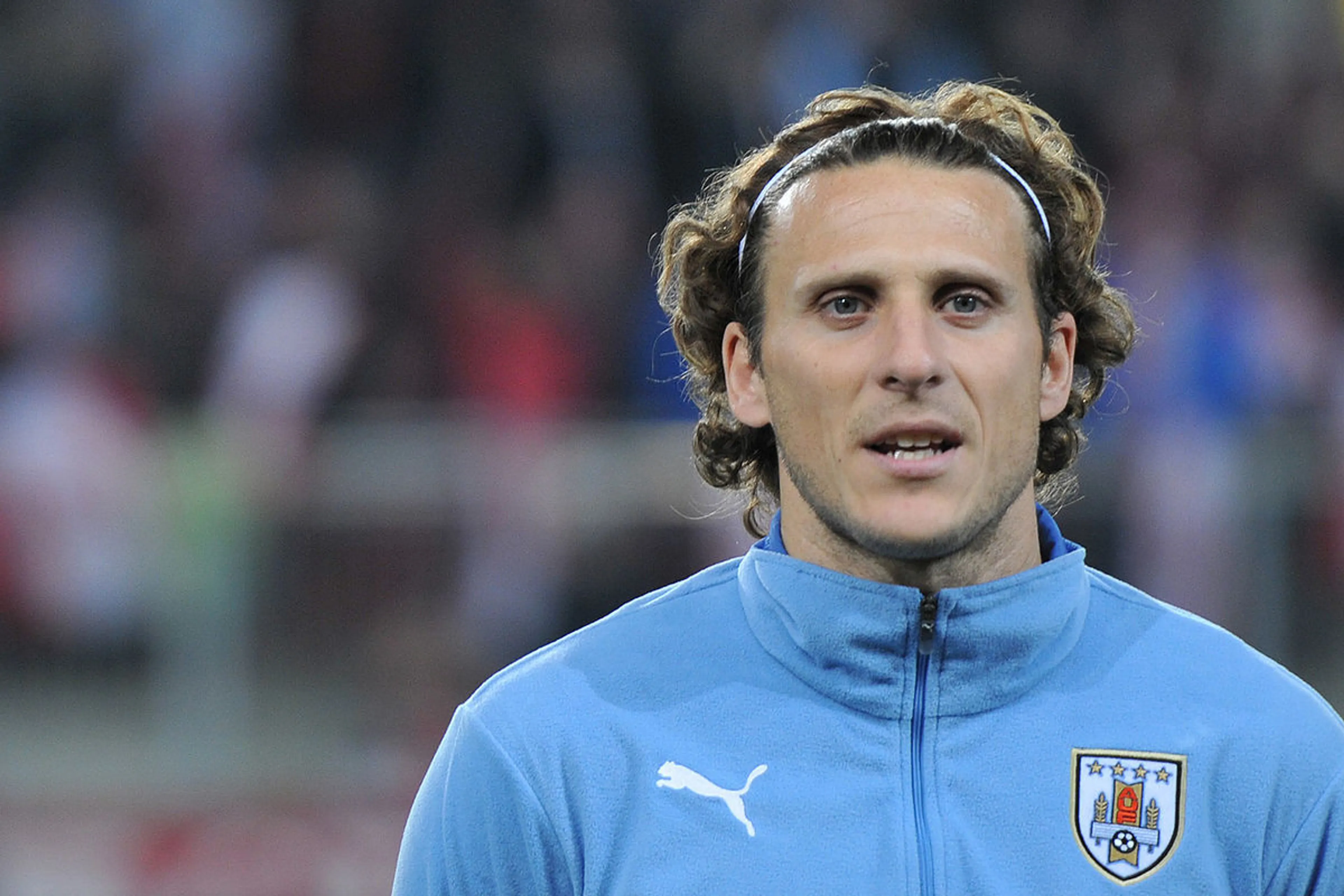 Copertina di Forlan attacca CR7: “Un egoista, passava l’intera giornata allo specchio”