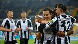 Perchè l'Udinese gioca con una rana disegnata sulla manica della maglia? (FOTO)