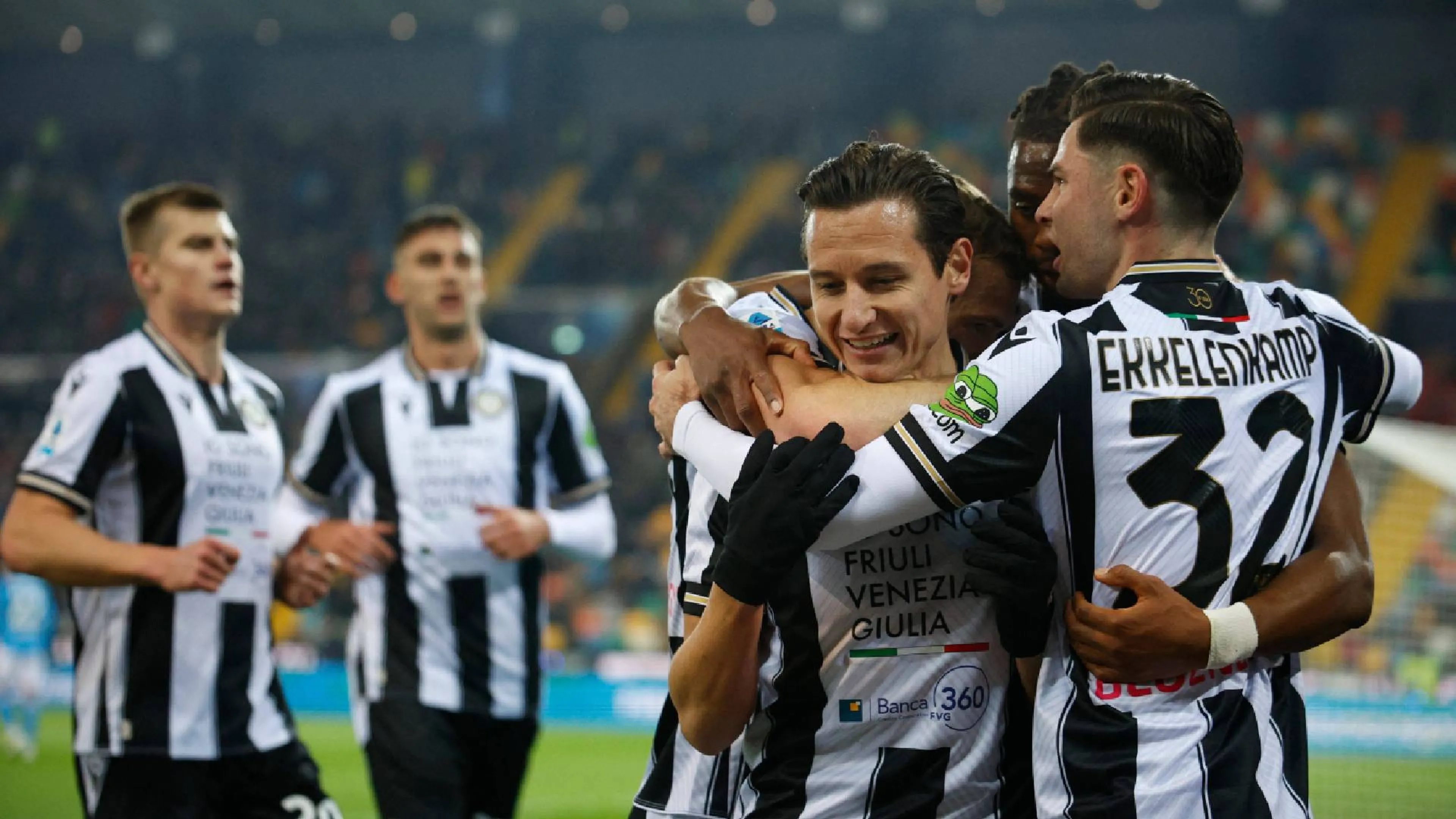 Copertina di Perchè l'Udinese gioca con una rana disegnata sulla manica della maglia? (FOTO)
