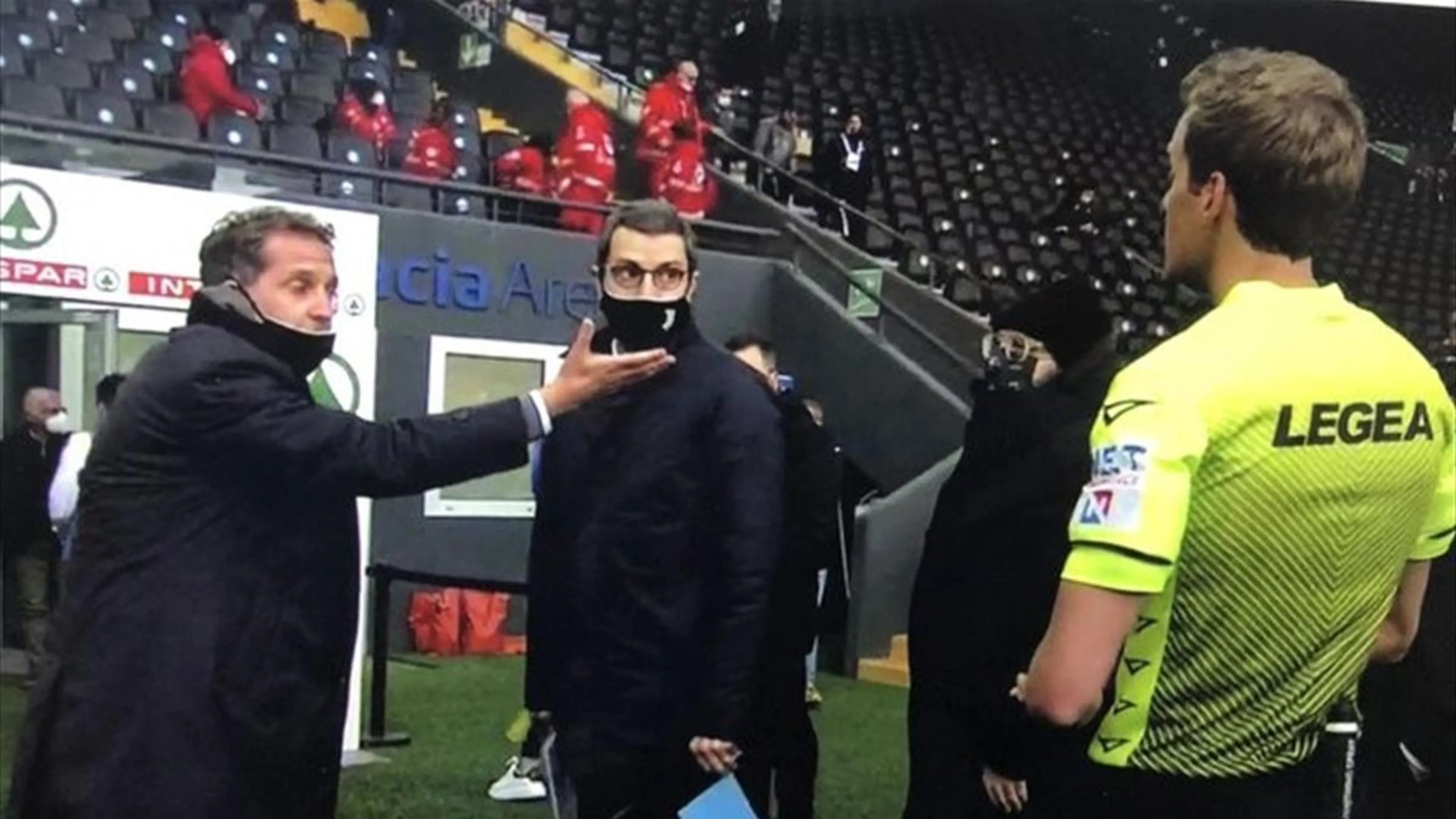 Copertina di Udinese Juve – “Vai a cag***”, “Raccomandato”, spunta un video con gli insulti degli juventini all’arbitro Chiffi (VIDEO)