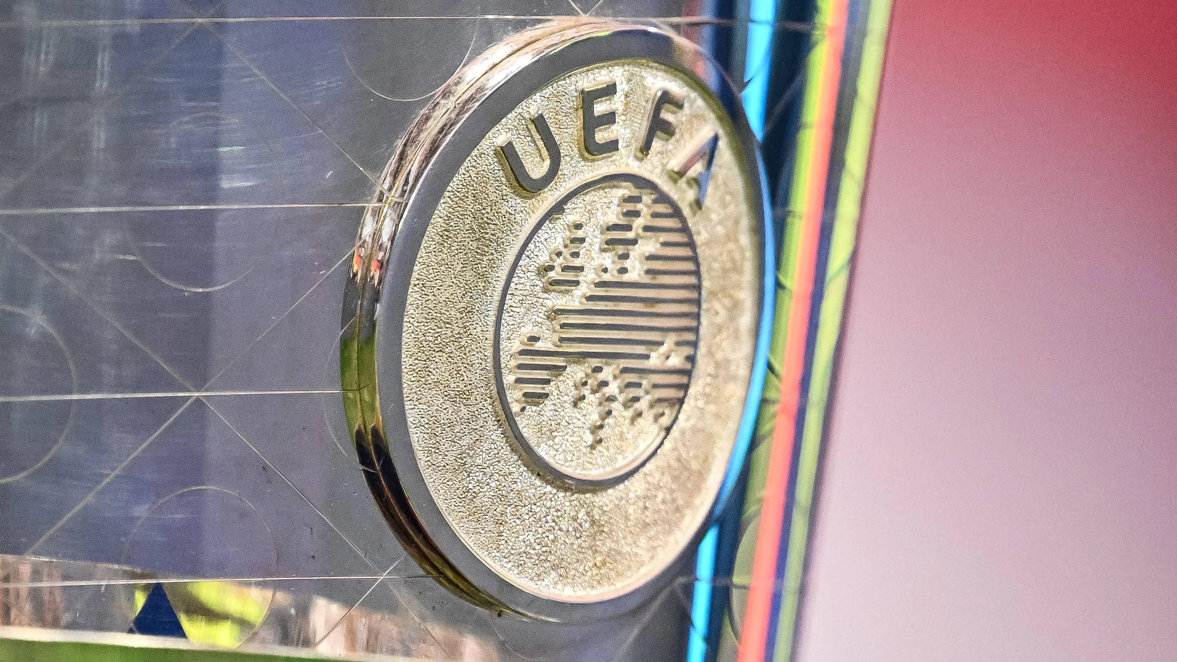 Milan-Como a Perth, tackle della Uefa che blocca tutto.. Il comunicato non piace alla Serie A