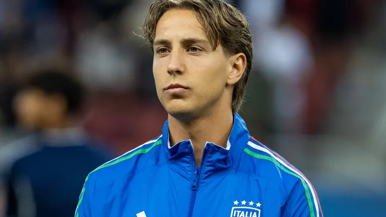 /images/u/e/f/uefa-u21-u-21-europameisterschaft-spanien-italien-17062025-jacopo-fazzini-italien-21-bei-der-uefa-u21-europameisterschaft-vor-dem-spiel-spanien-italien-am-17062025-anton-malatinsky-stadium-trnava-slowakei-uefa-european-under-21-championship-spain-italy-17-06-2025-jacopo-fazzini-italy-21-at-the-uefa-european-under-21-championship-before-the-match-spain-italy-on-17-06-2025-anton-malatinsky-stadium-trnava-slovakia-copyright-xbeautifulxsports-meuselxjpg_1750873235342.jpg