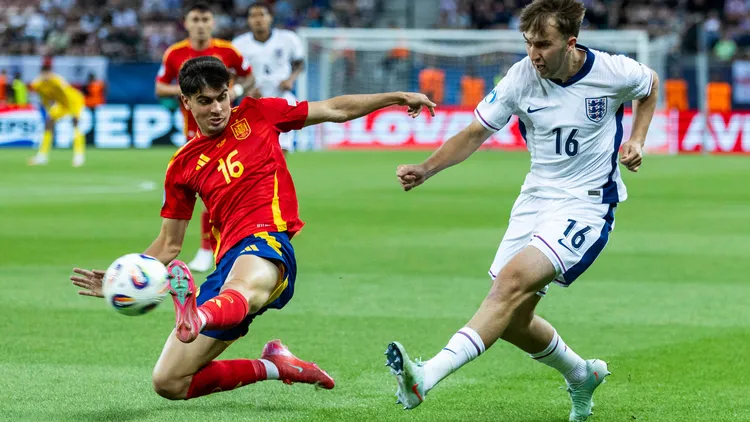 /images/u/e/f/uefa-u21-u-21-europameisterschaft-viertelfinale-spanien-england-21062025-juanlu-spanien-16-jack-hinshelwood-england-16-bei-der-uefa-u21-europameisterschaft-im-viertelfinalspiel-zwischen-spanien-england-am-21062025-anton-malatinsky-stadium-trnava-slowakei-uefa-european-under-21-championship-quarter-final-spain-england-21-06-2025-juanlu-spain-16-jack-hinshelwood-england-16-during-the-uefa-european-under-21-championship-quarter-final-match-between-spain-england-on-21-06-2025-anton-malatinsky-stadium-trnava-slovakia-copyright-xbeautifulxsports-meuselxjpg_1754316586639.jpg
