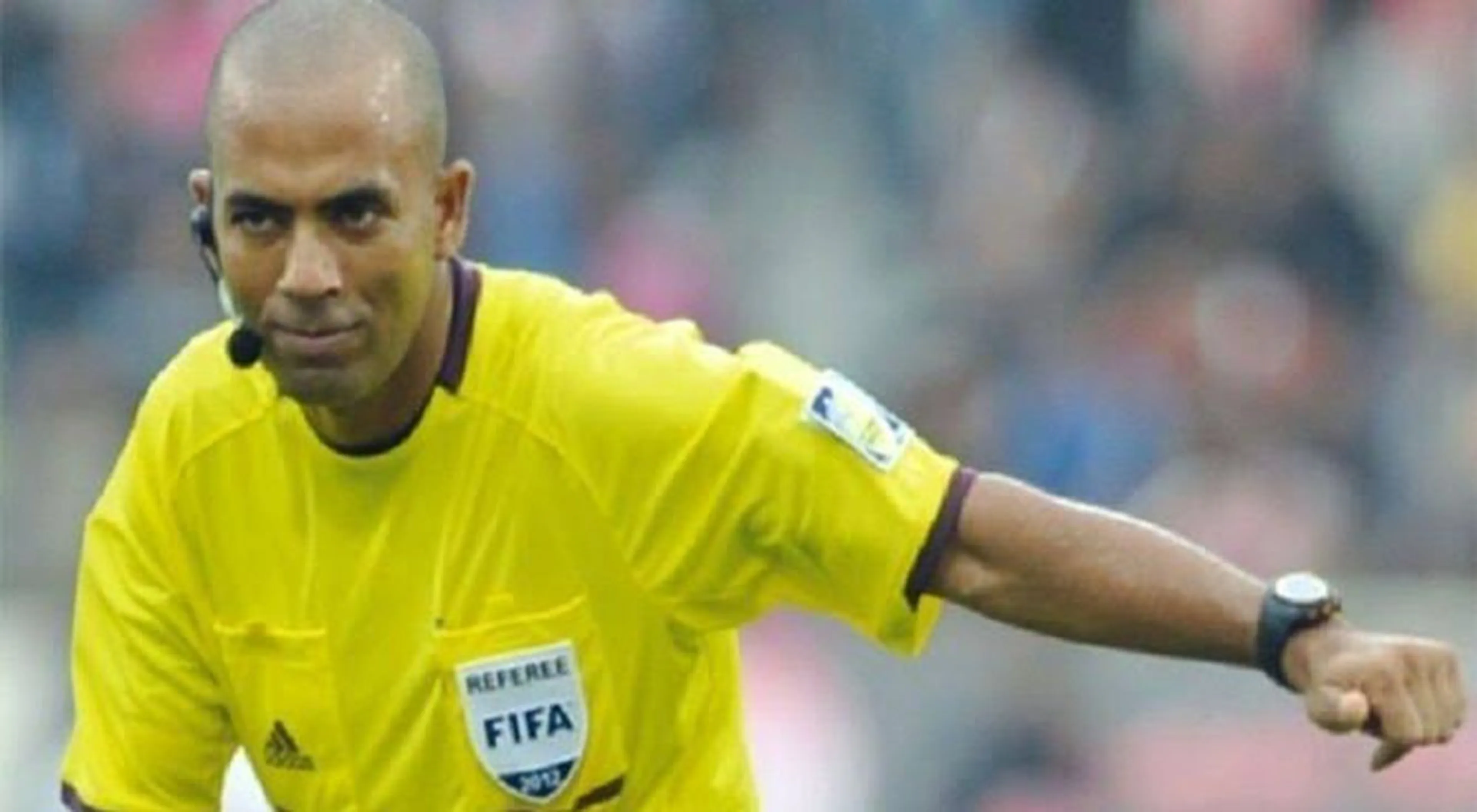 Copertina di Fischia quattro rigori nella stessa partita: arbitro sospeso a vita