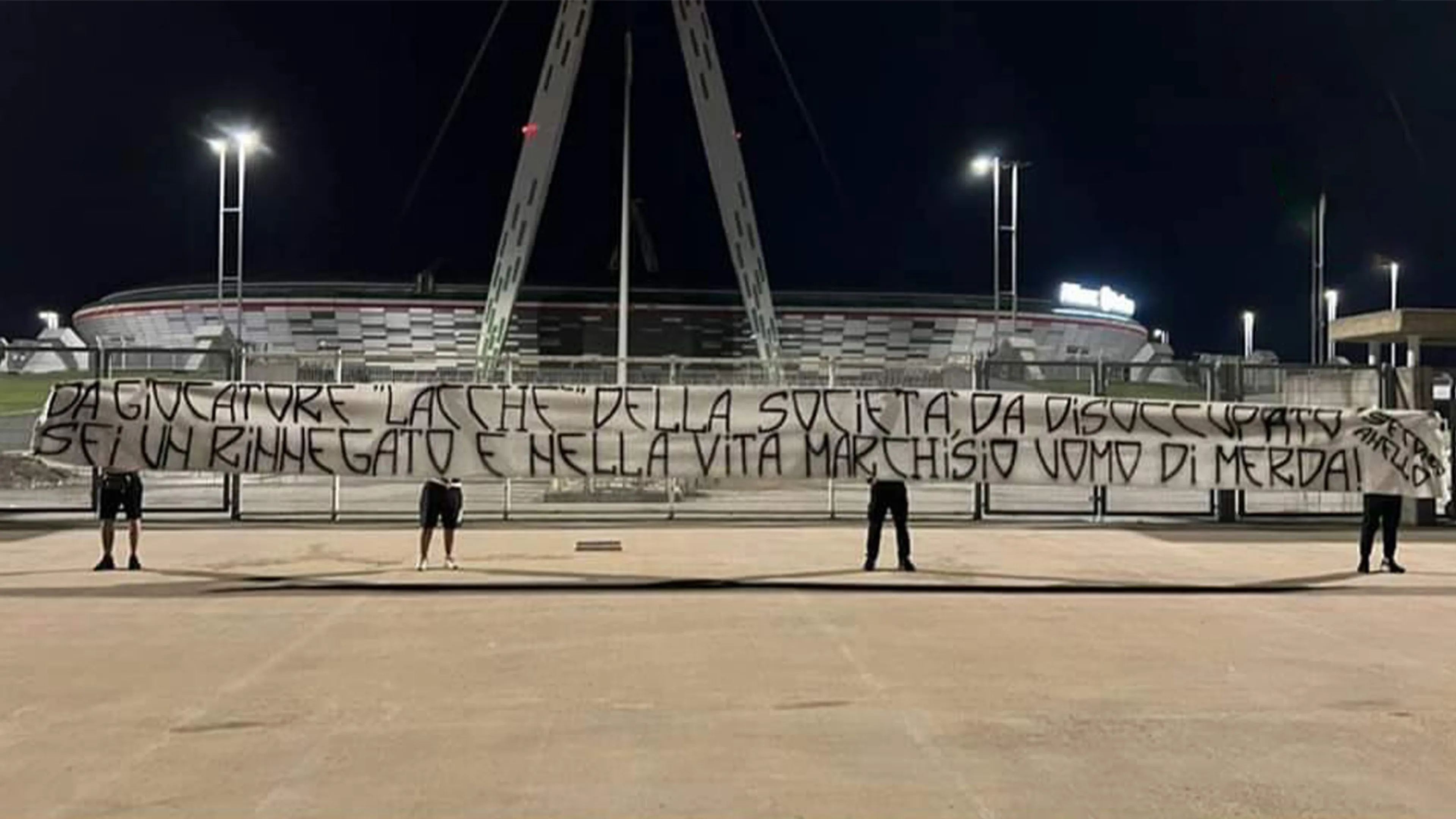 Copertina di "Uomo di m***", ultrà della Juve contro Marchisio che risponde sui social