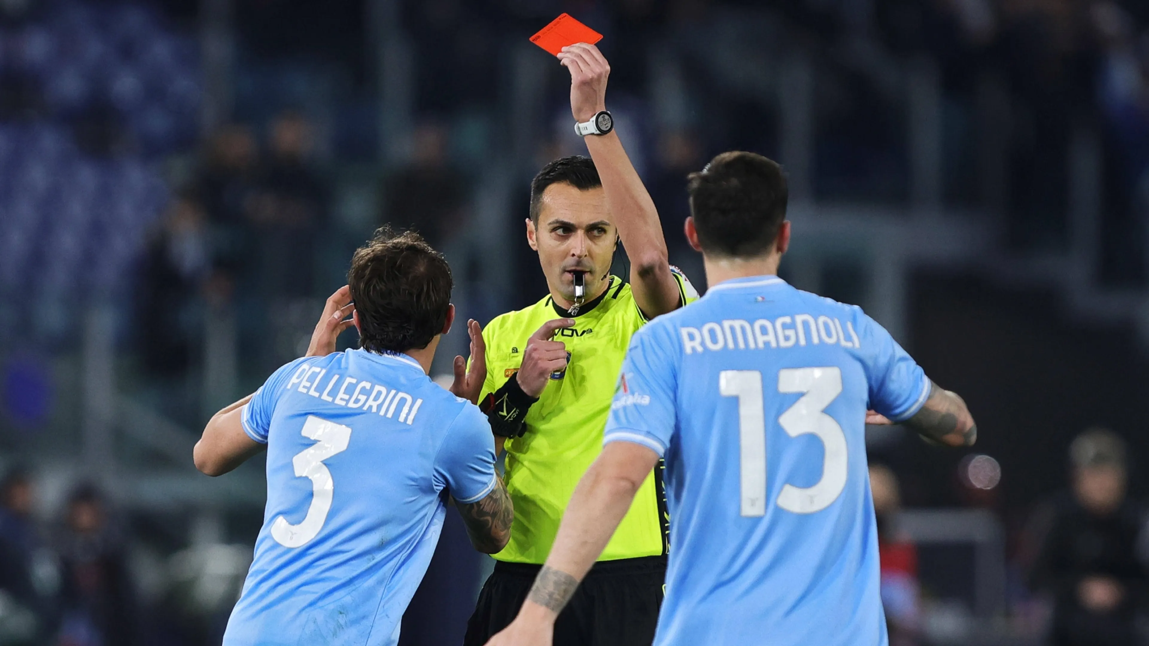 Copertina di Lazio-Milan, un frame inguaia Di Bello: "Aveva visto tutto e stava per fischiare...."