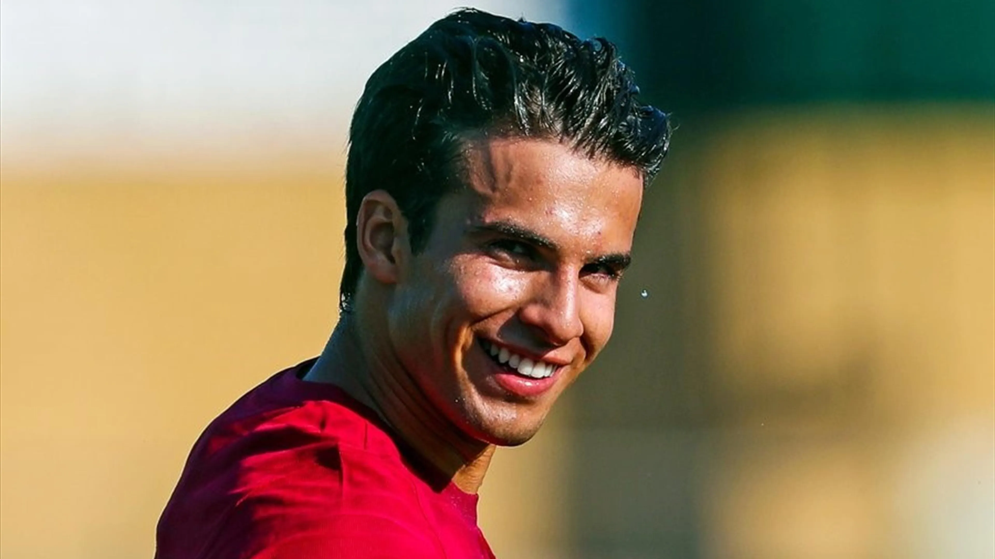 Copertina di Van Persie scherza sulla somiglianza con Riqui Puig: “Buona fortuna figlio mio” (FOTO)