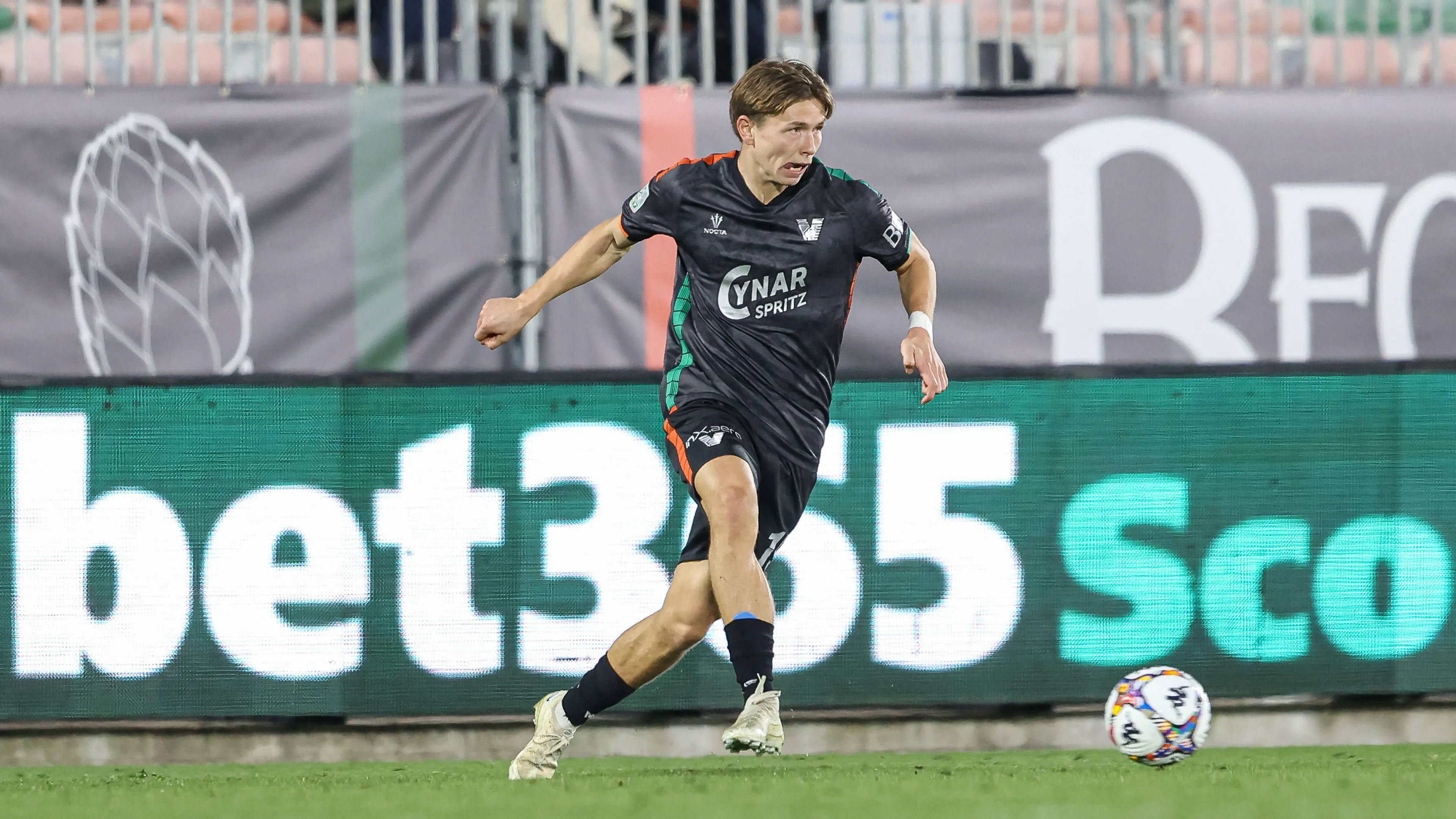 Maglia iconica del Venezia cotro l'Inter