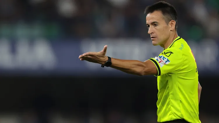 /images/v/e/r/verona-italy-20th-september-2025-the-referee-antonio-rapuano-reacts-during-the-hellas-verona-vs-juventus-serie-a-match-at-marcantonio-bentegodi-verona-picture-credit-should-read-jonathan-moscrop-sportimage-editorial-use-only-no-use-with-unauthorised-audio-video-data-fixture-lists-club-league-logos-or-live-services-online-in-match-use-limited-to-120-images-no-video-emulation-no-use-in-betting-games-or-single-club-league-player-publications-spi047jmhellasjuve-spi-4123-0046jpg_1758448004029.jpg