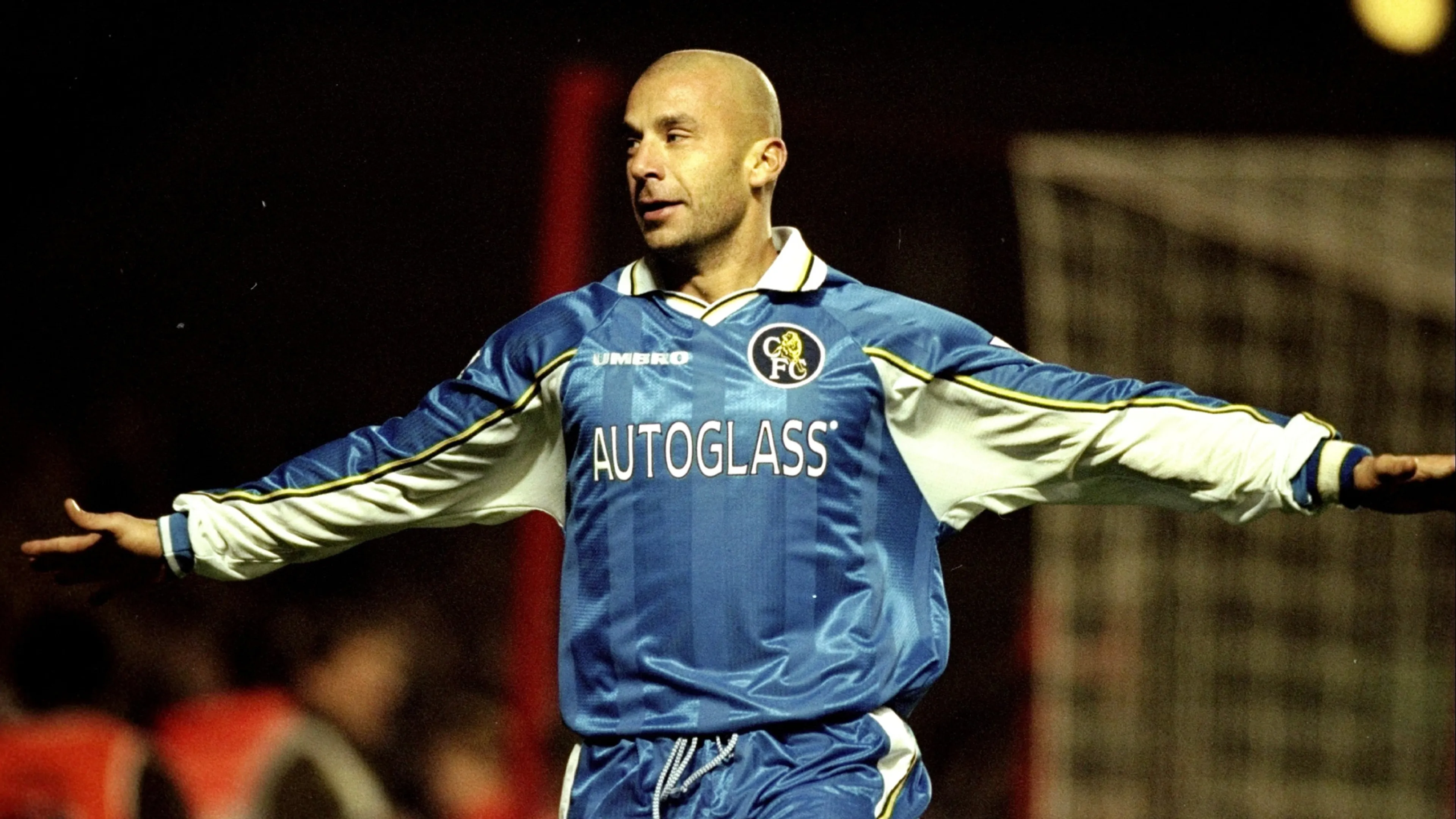 Il Chelsea lancia la nuova maglia anni '90: omaggio a Vialli?