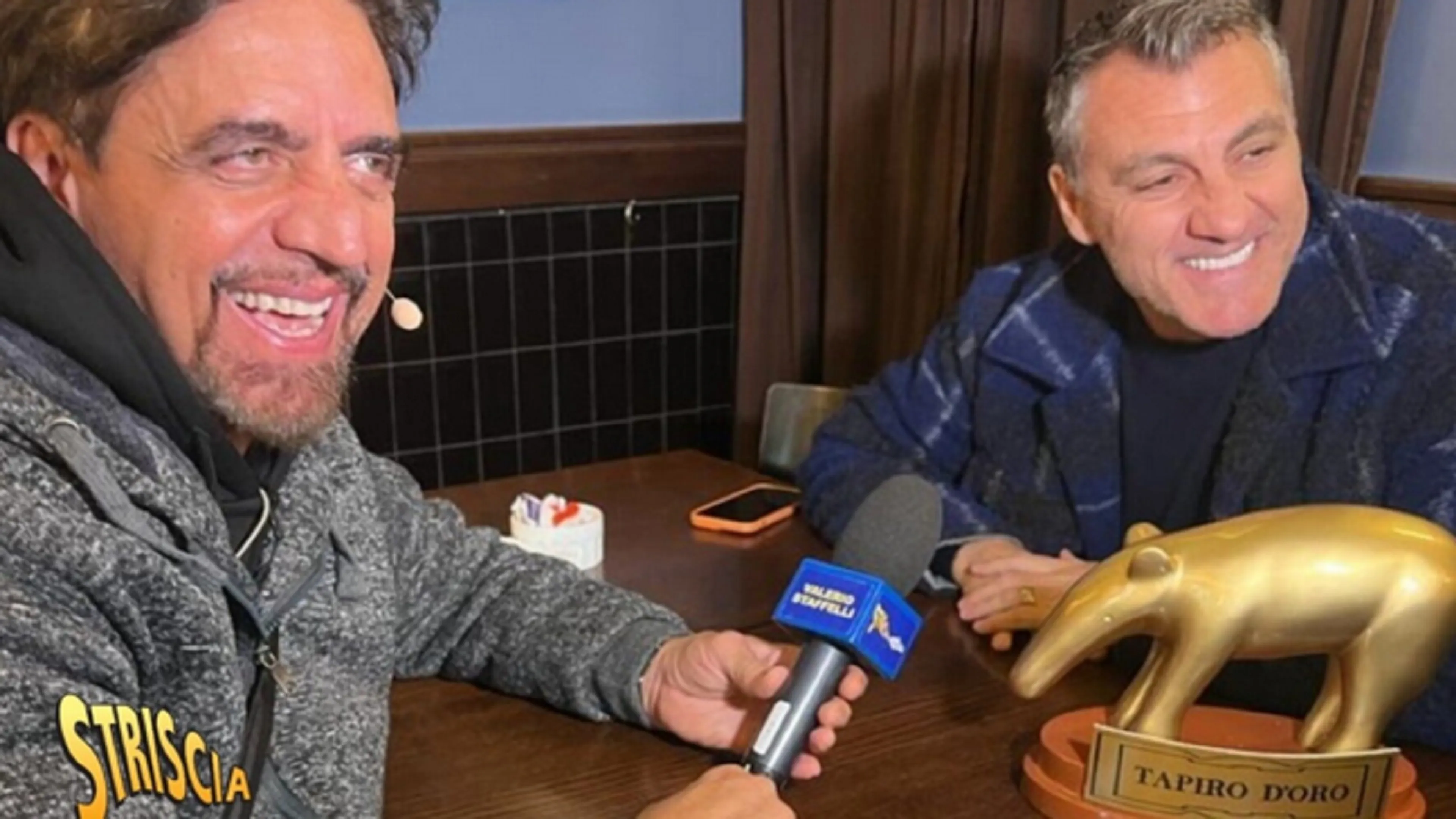 Copertina di Vieri furioso a Striscia: "Maiali, vigliacchi, topi di fogna: siete dei falliti!"