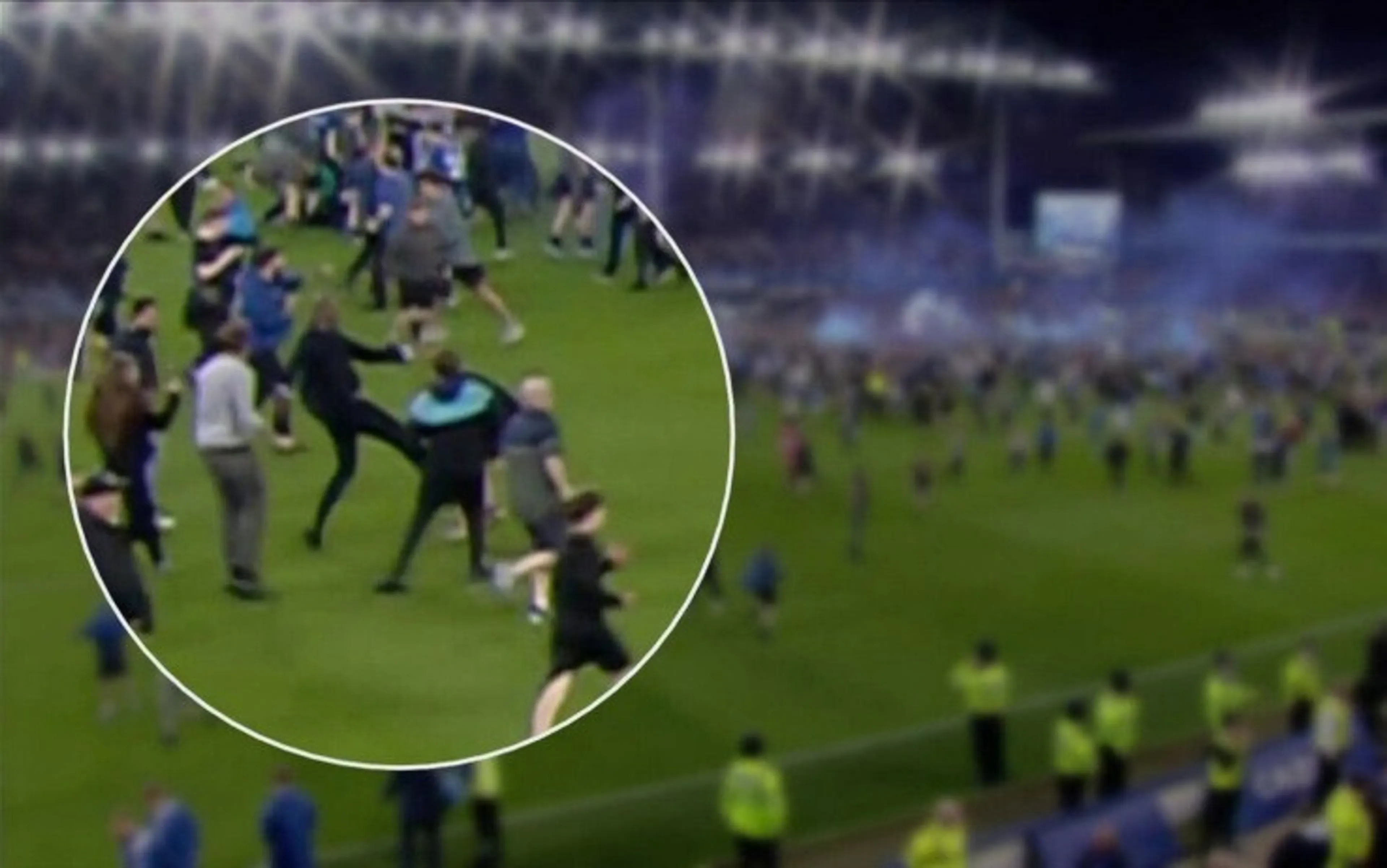 Copertina di Patrick Vieira prende a calci tifoso dell’Everton dopo la sconfitta del Crystal Palace (VIDEO)