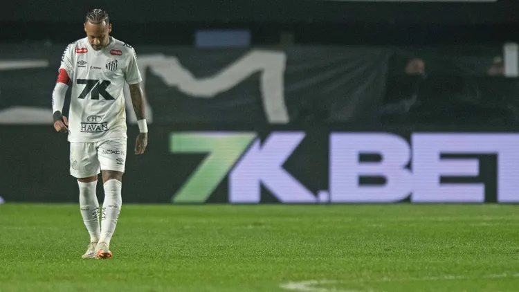 /images/v/i/l/vila-belmiro-stadium-neymar-of-santos-during-the-match-between-santos-and-internacional-for-the-16th-round-of-the-2025-brazilian-championship-at-vila-belmiro-stadium-this-wednesday-23-30761-max-peixoto-spp-copyright-xmaxxpeixotox-xsppx-spp-en-mape-max7150jpg_1753350716737.jpg