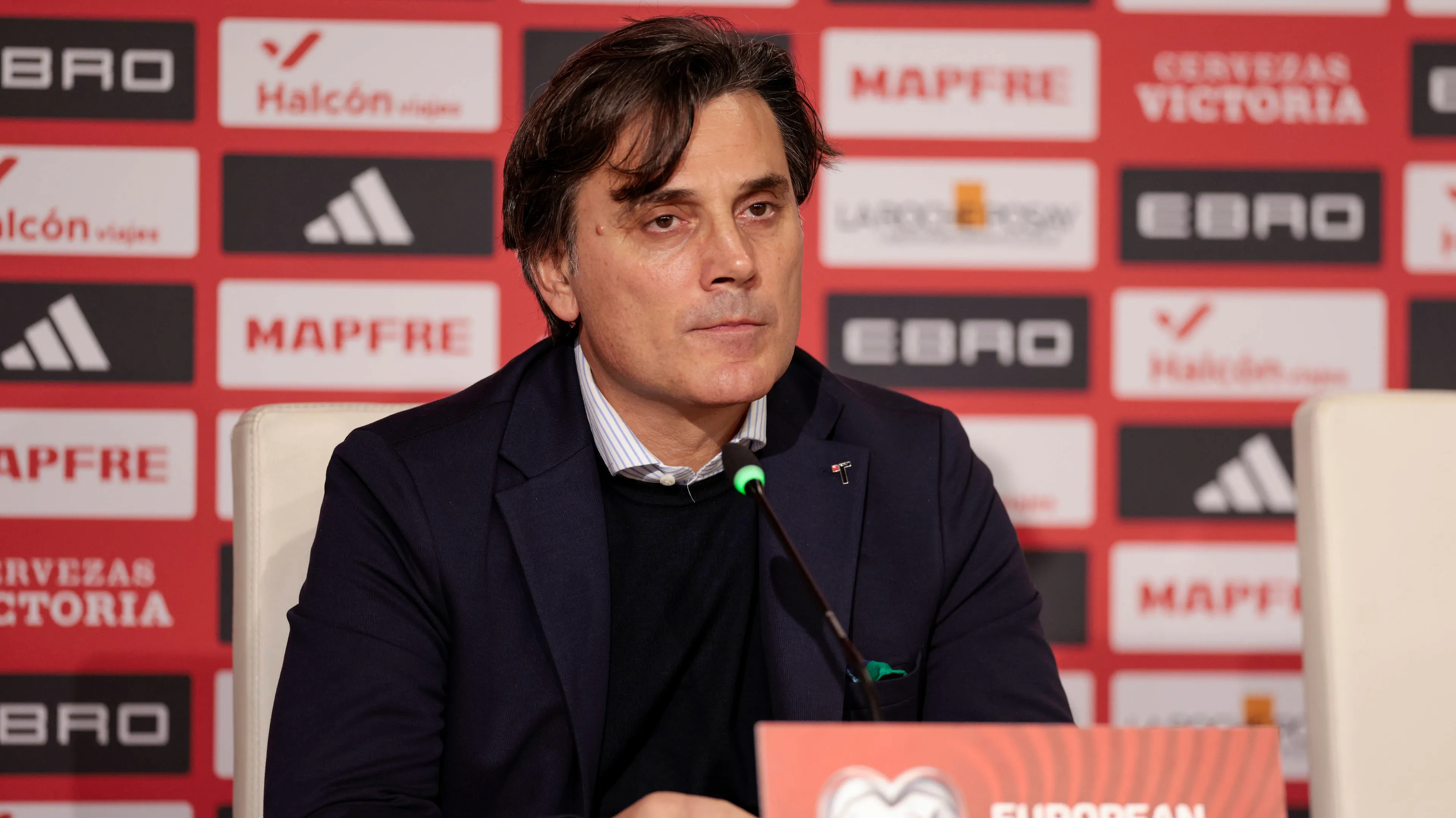 Montella si schiera e chiede l'intervento della FIFA: "Qualcosa cambierà"