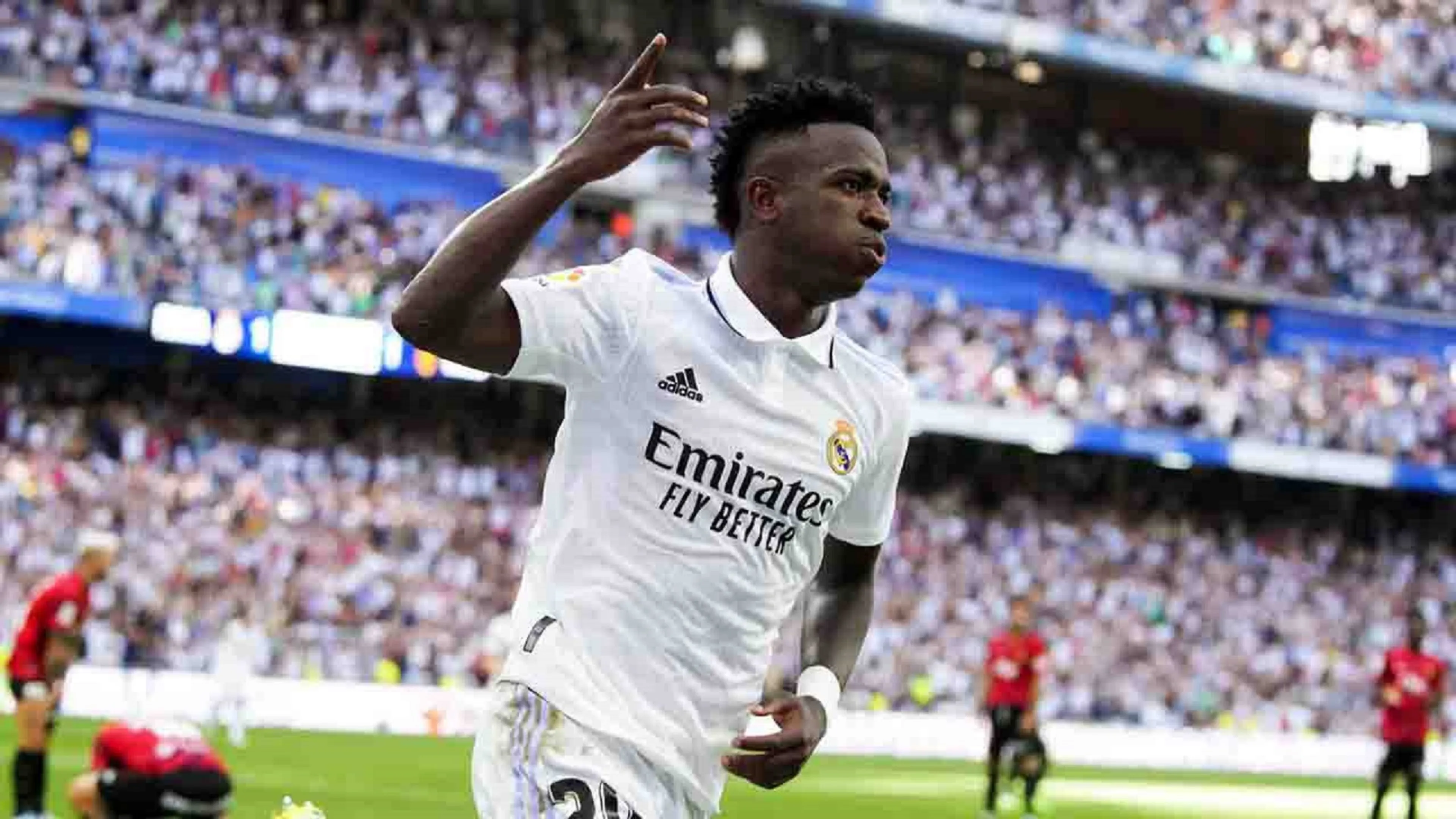 Copertina di “Vinicius muori” cori shock all’indirizzo della stella del Real
