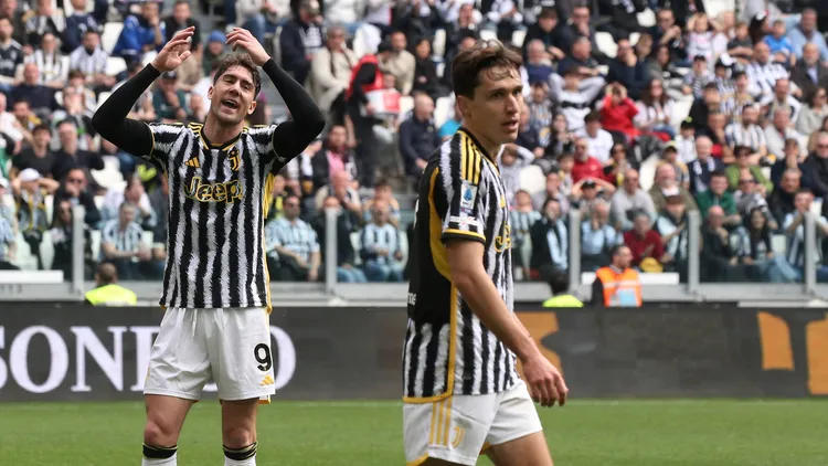 /images/v/l/a/Vlahovic-si-lamenta-con-Chiesa-in-Juve-Genoa.jpg