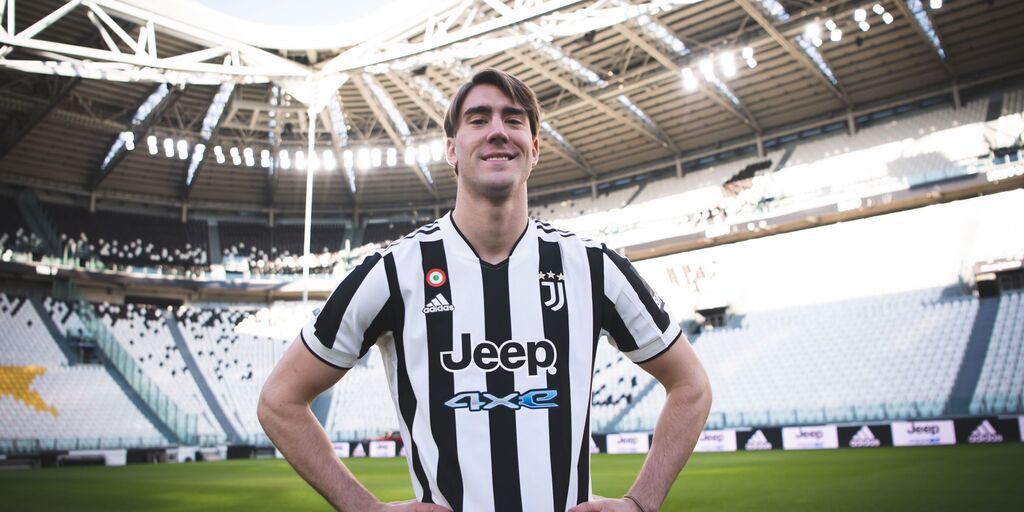 vlahovic-con-la-maglia-della-juventus