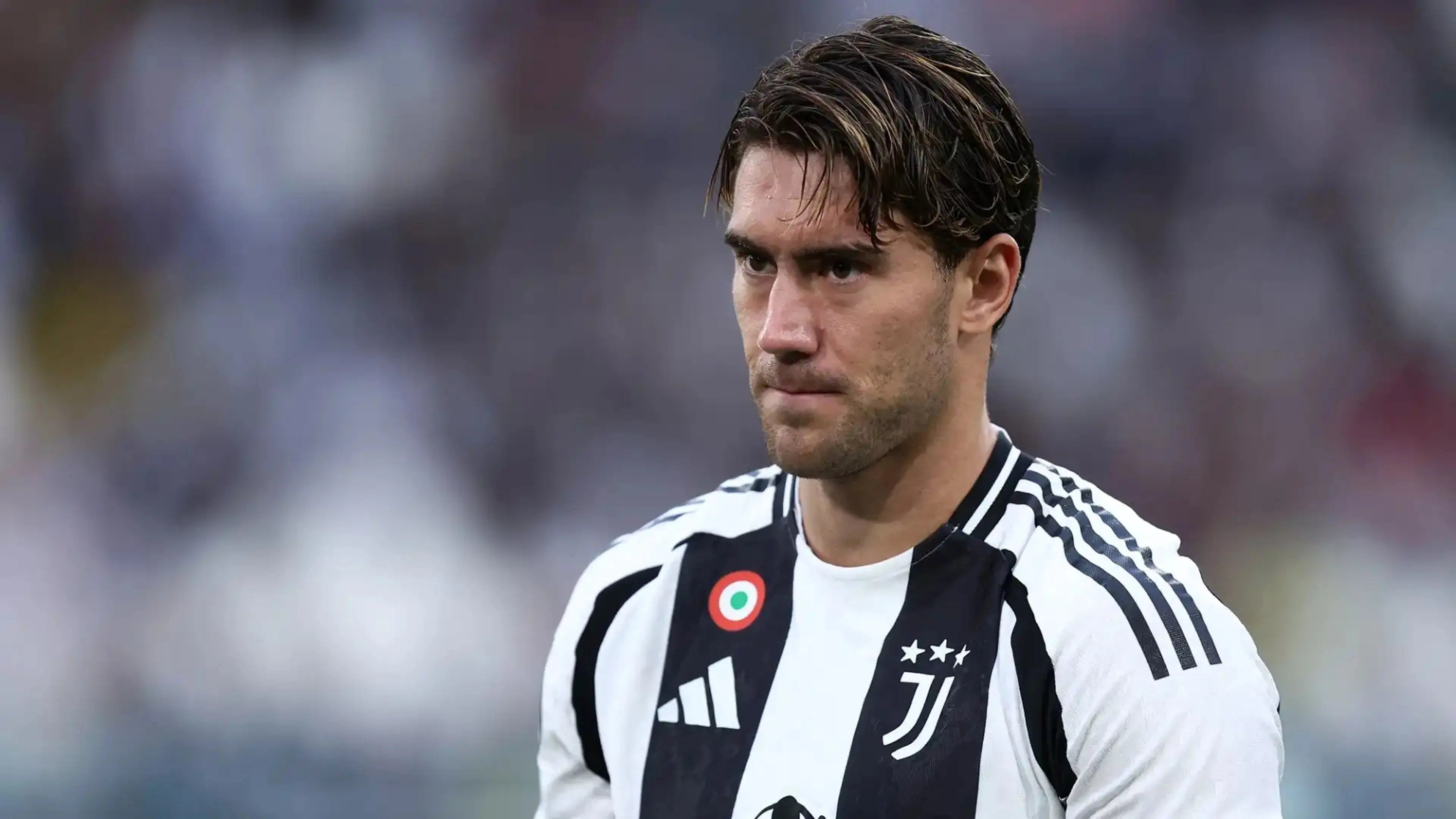 Copertina di Vlahovic dice di no alla prima offerta di rinnovo della Juve: ecco quanto vuole