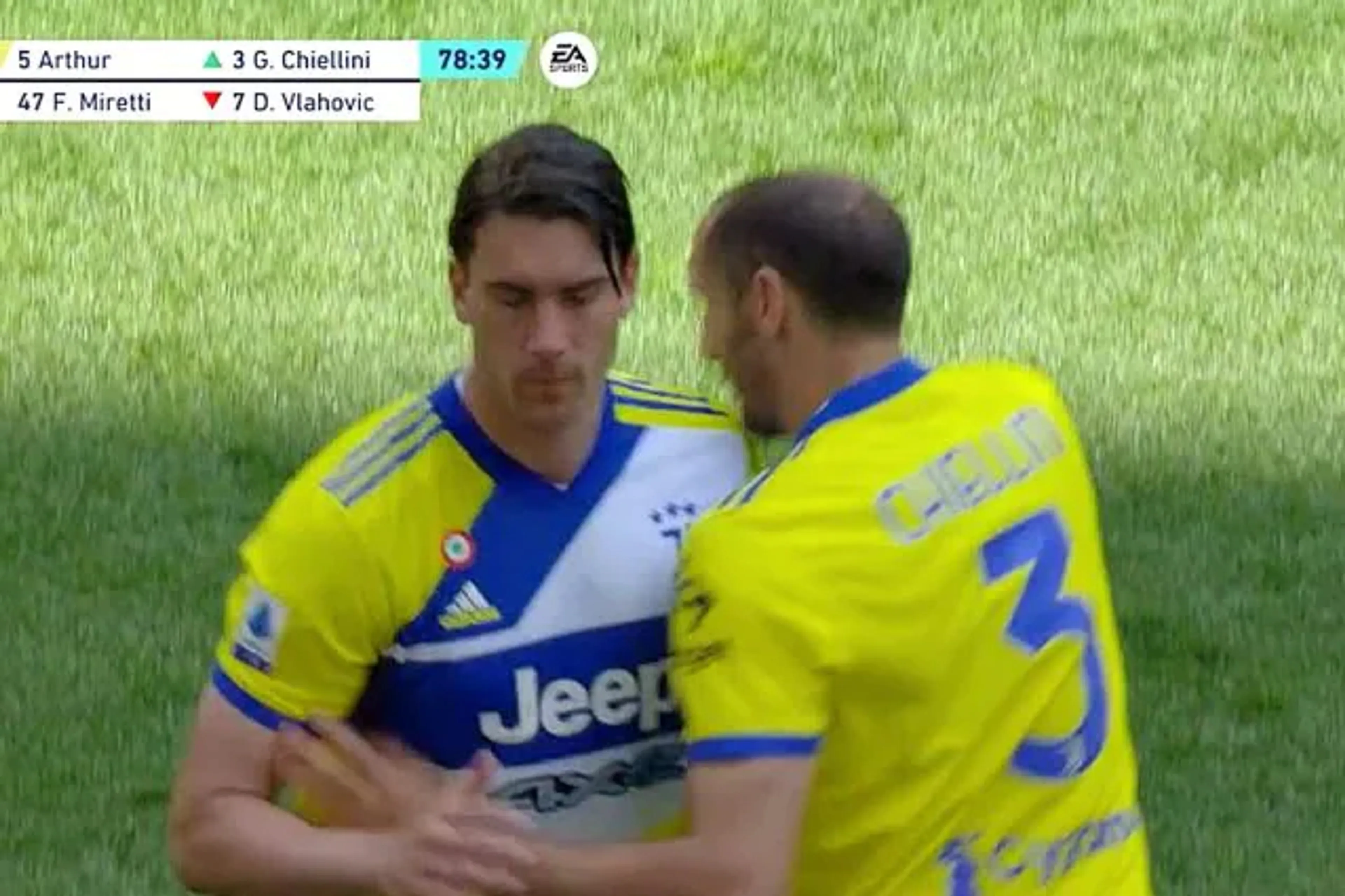 Copertina di Allegri sostituisce Vlahovic per Chiellini e i telecronisti scoppiano a ridere: “Ci scusiamo” (VIDEO)