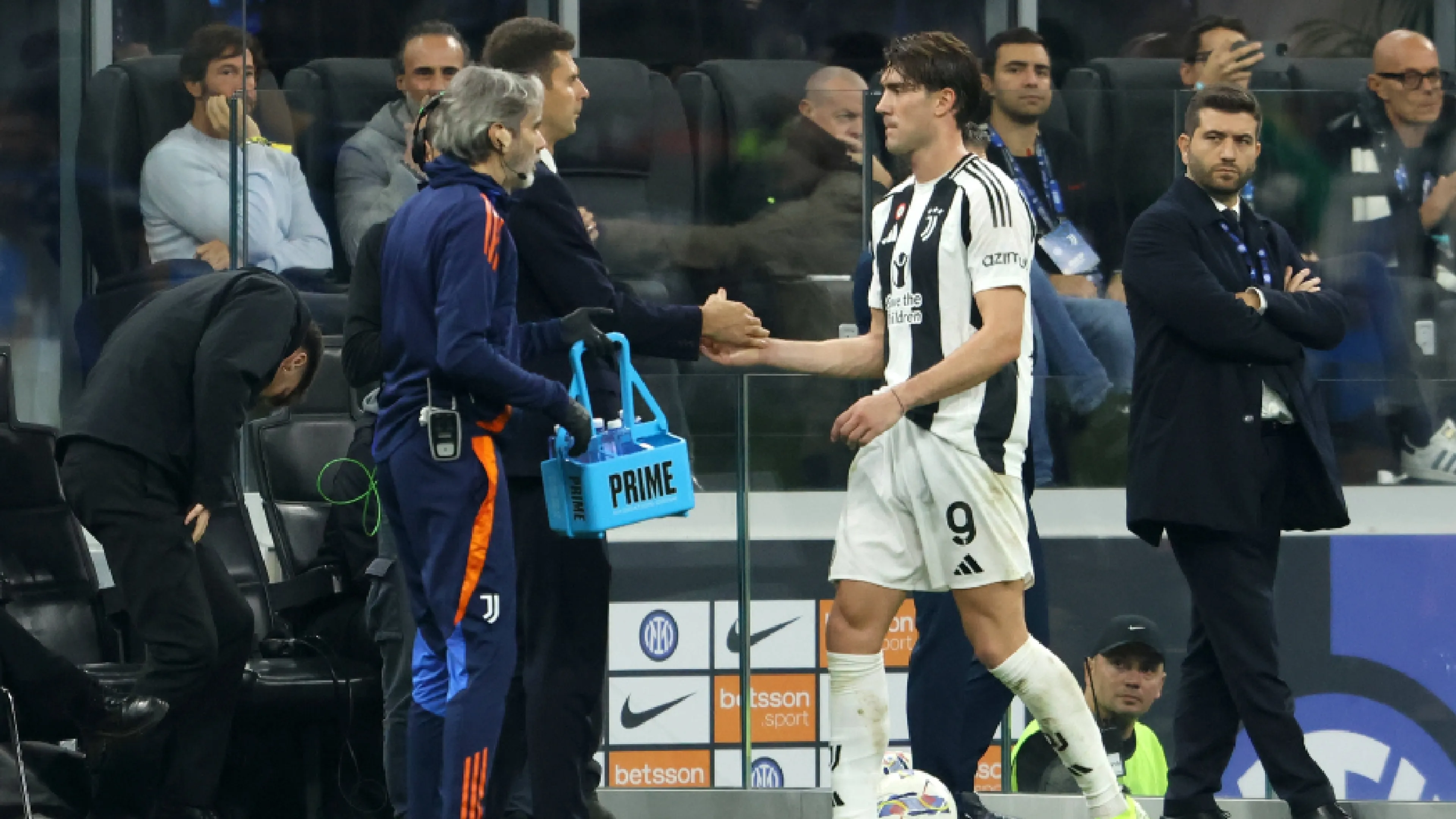 Copertina di Gds: "Vlahovic-Juve, tra rinnovo in stallo e frasi sibilline qualcosa si è rotto". Cessione a gennaio?