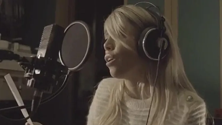 /images/w/a/n/wanda-nara-canta-il-nuovo-inno-dellinter.jpg