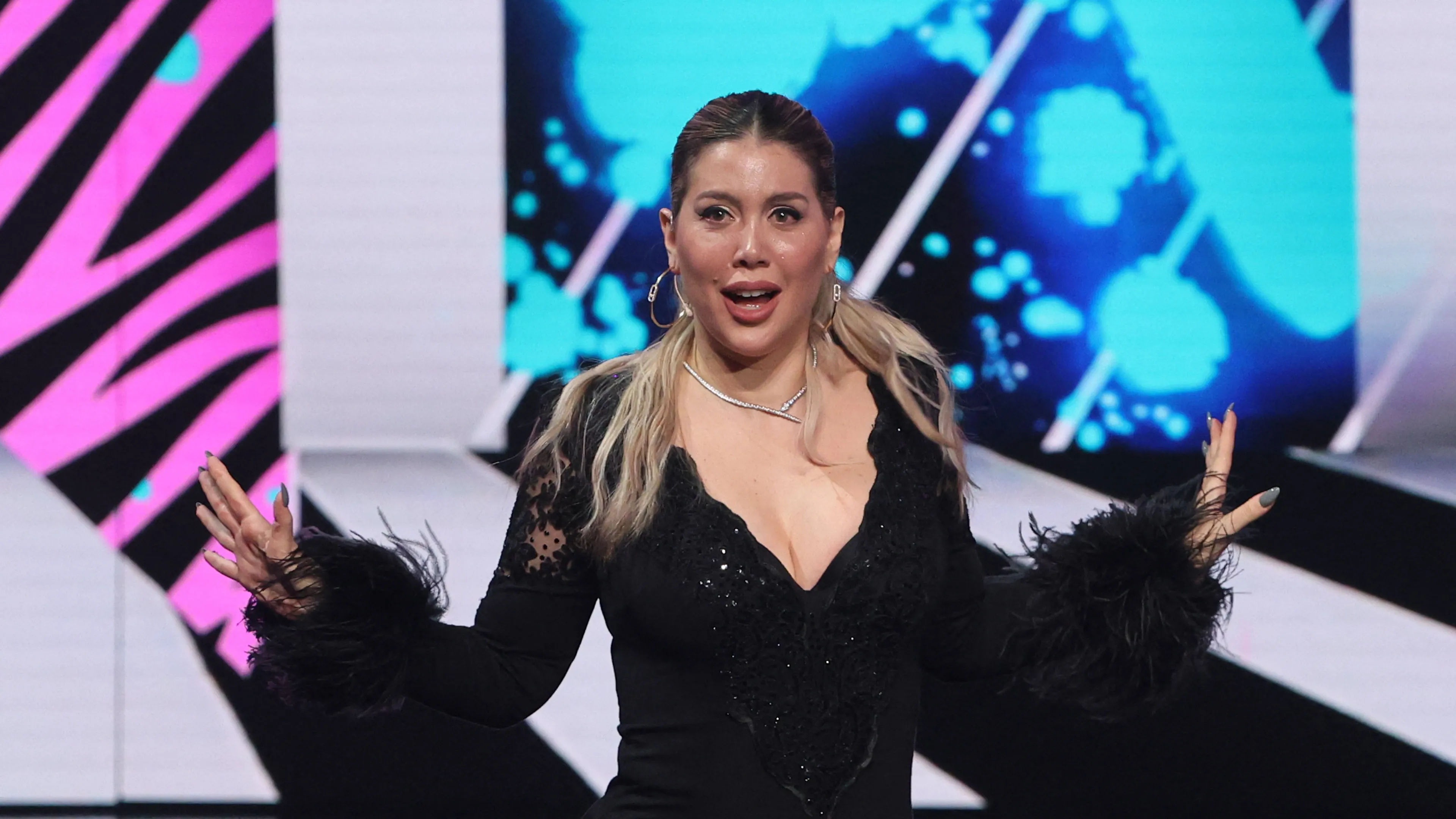 Lascia la fidanzata per mettersi con Wanda Nara. Spunta il nome del calciatore che sta con la showgirl