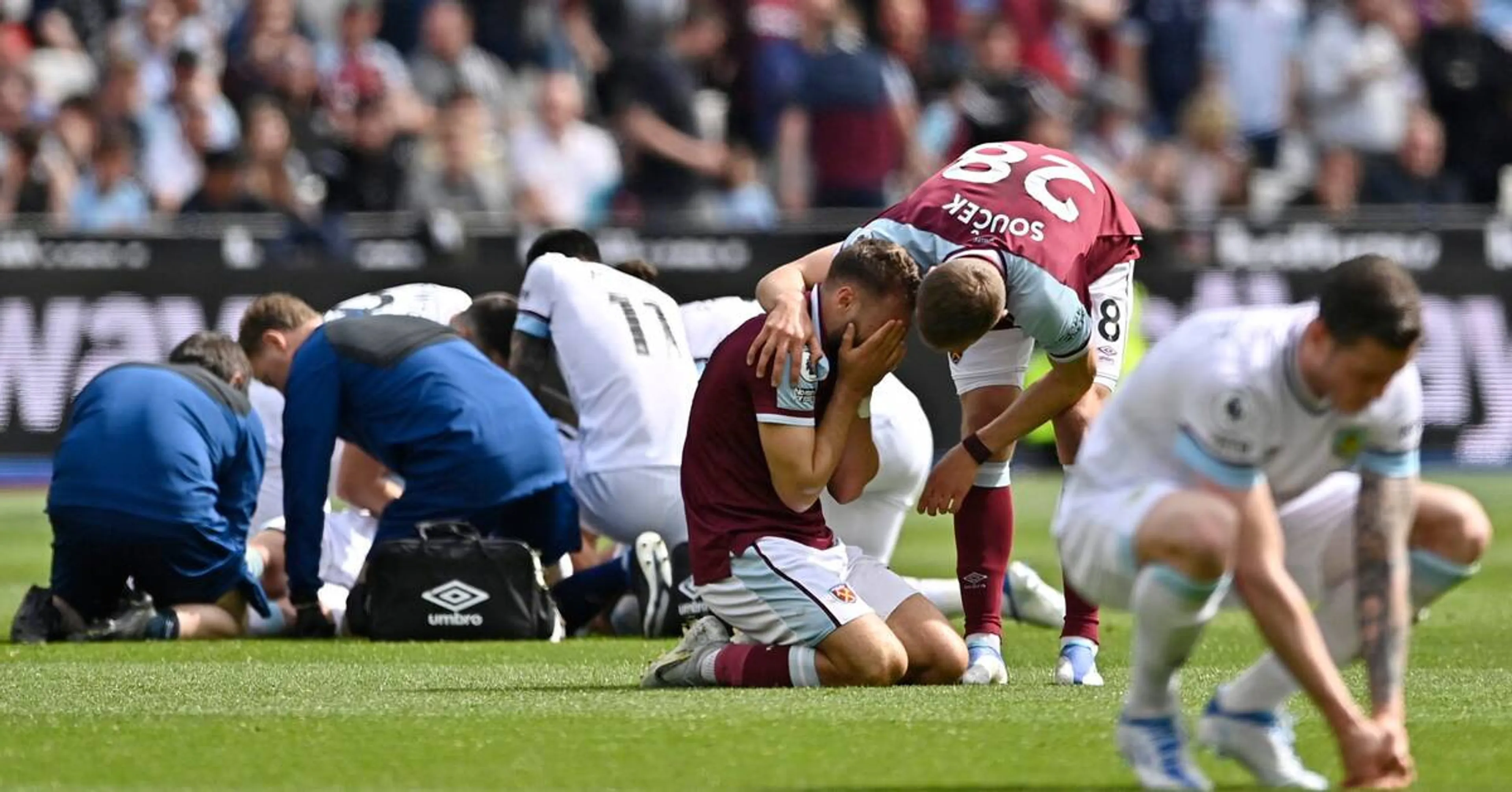 Copertina di West Ham-Burnley, infortunio horror per Westwood: compagni e avversari in lacrime