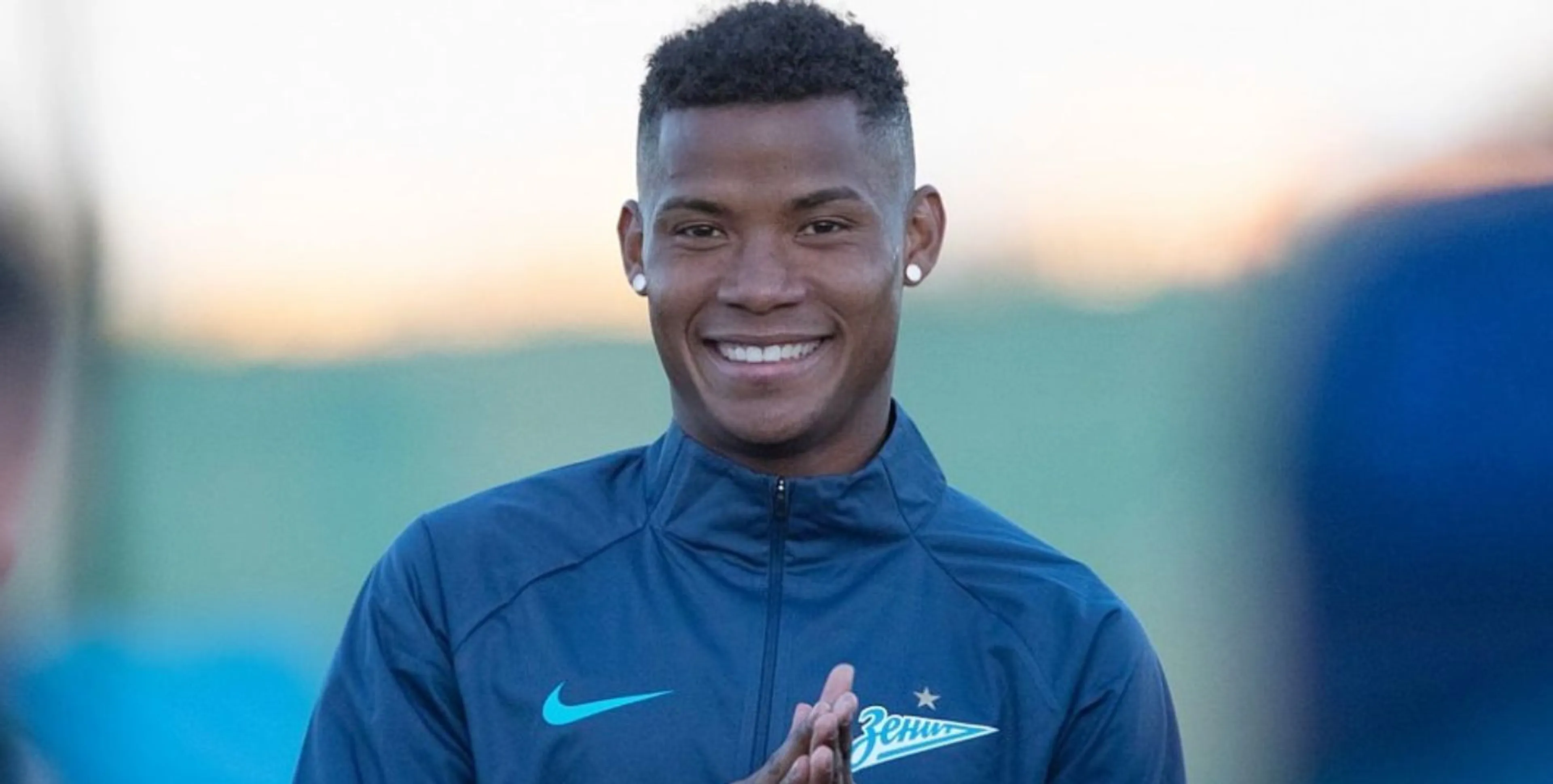 Copertina di Zenit, Barrios racconta: “Giocavo per strada, spesso rischiavo di morire”