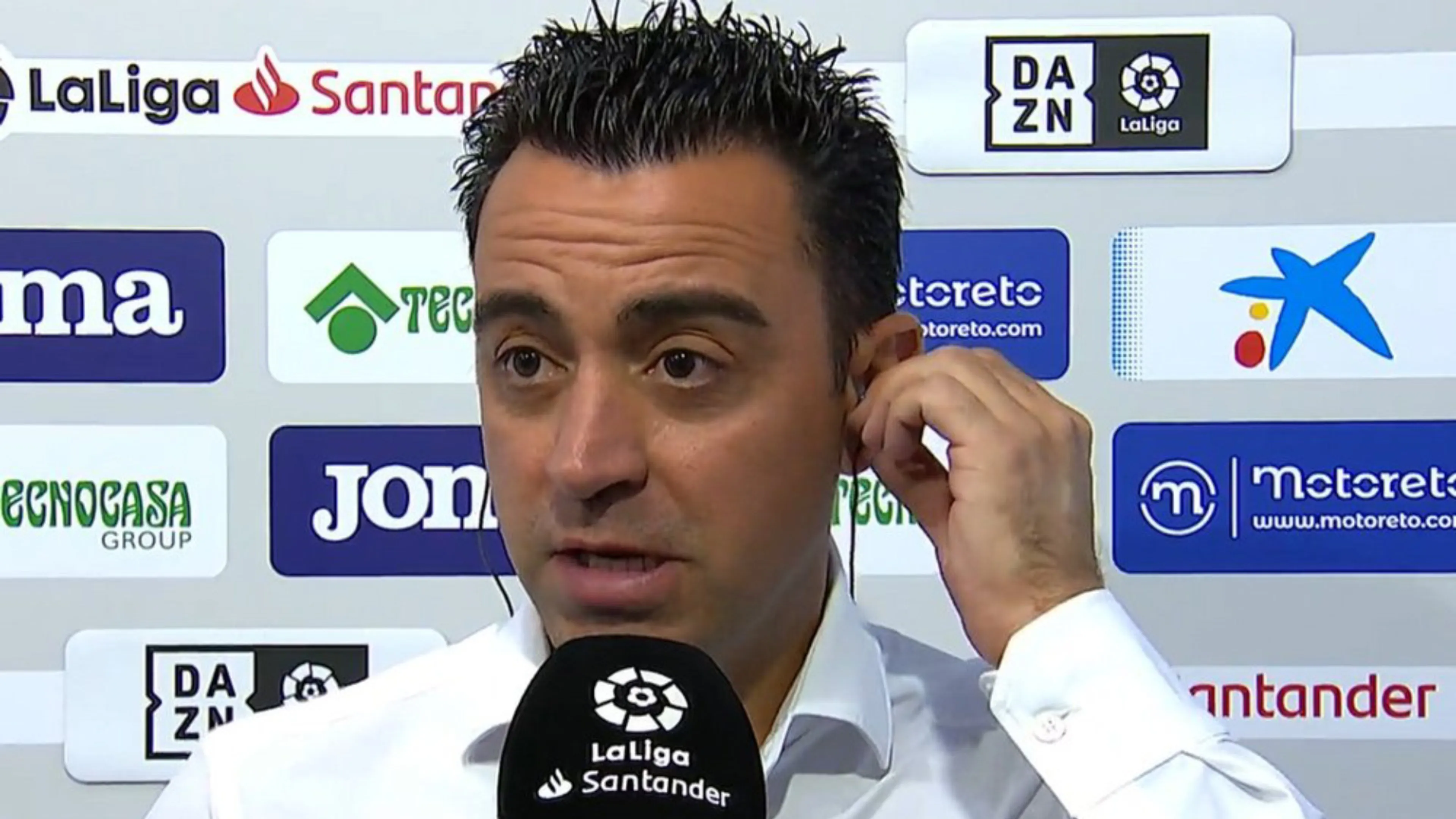 Copertina di Xavi dà la colpa al sole e al campo per il pareggio con il Getafe: la replica di Sanchez Flores è esilarante