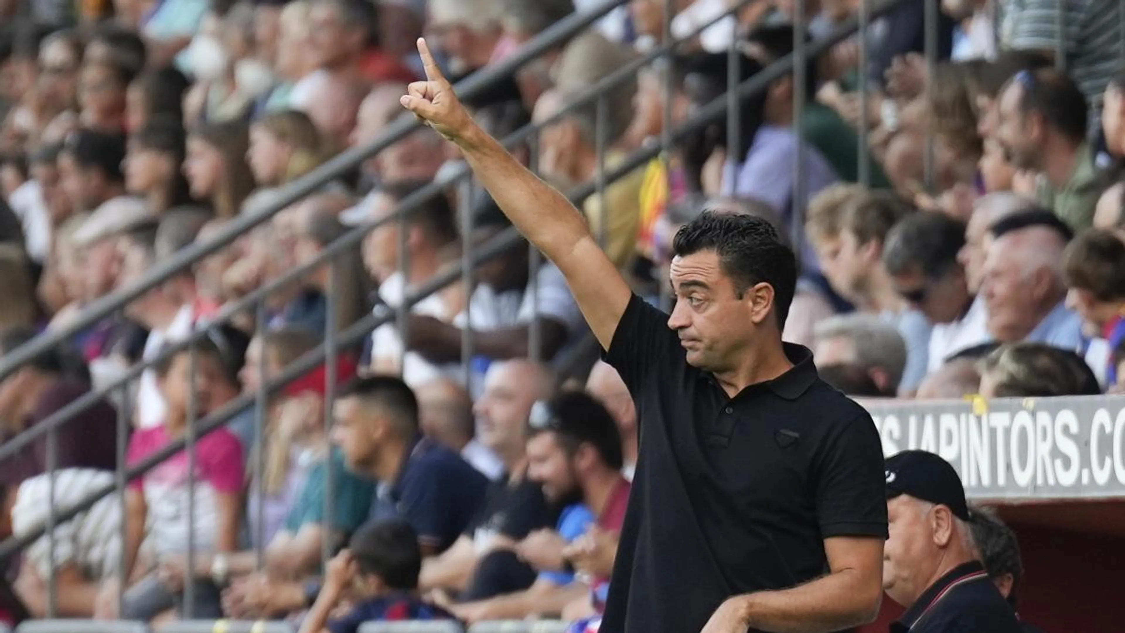 Copertina di Il Barcellona vola negli Usa, ma senza Xavi: il tecnico ha perso l’aereo